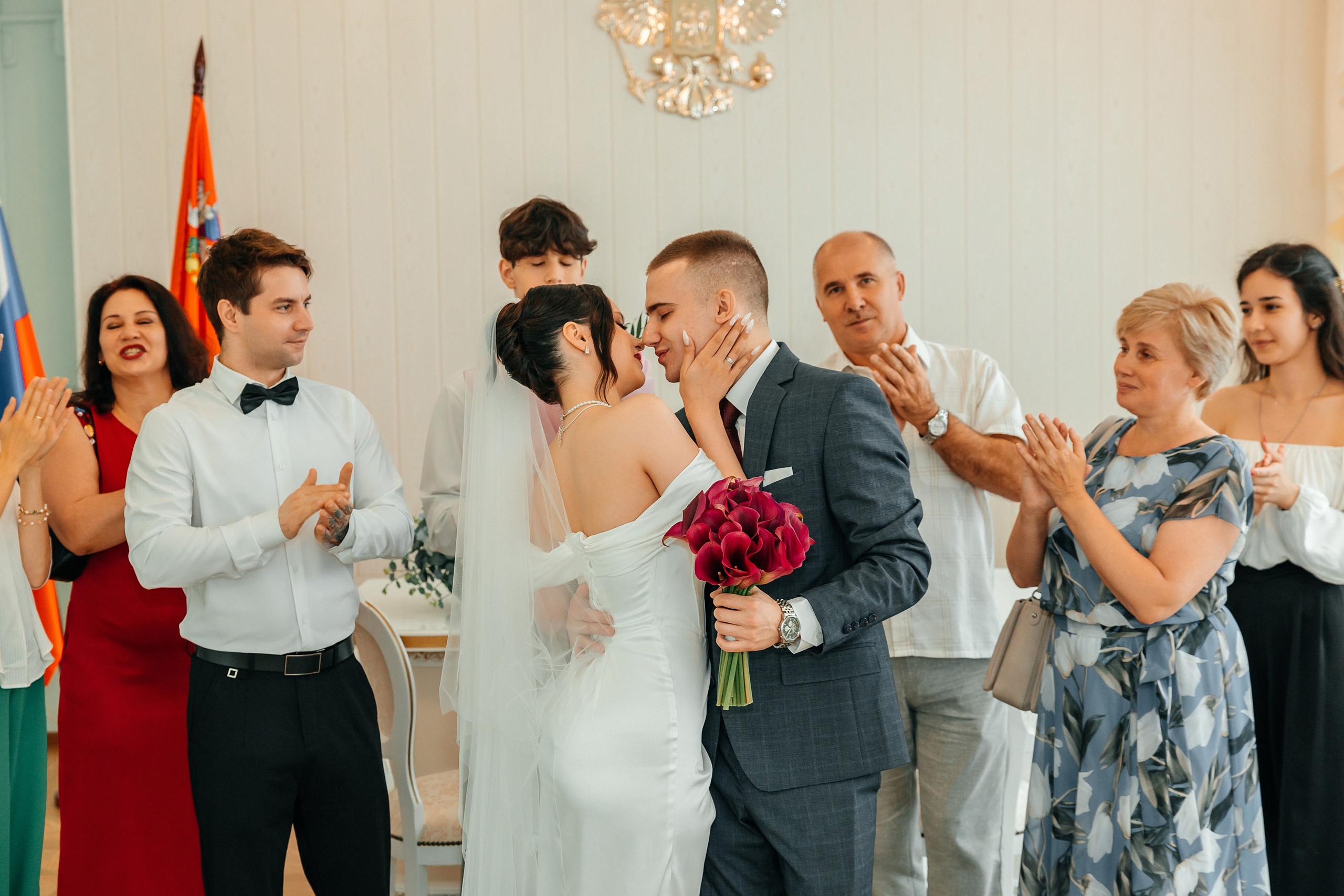 Белый лист. Александр Антонов. Профессиональный свадебный, репортажный фотограф в Москве, Подольске. Фото+Видео на любой праздник