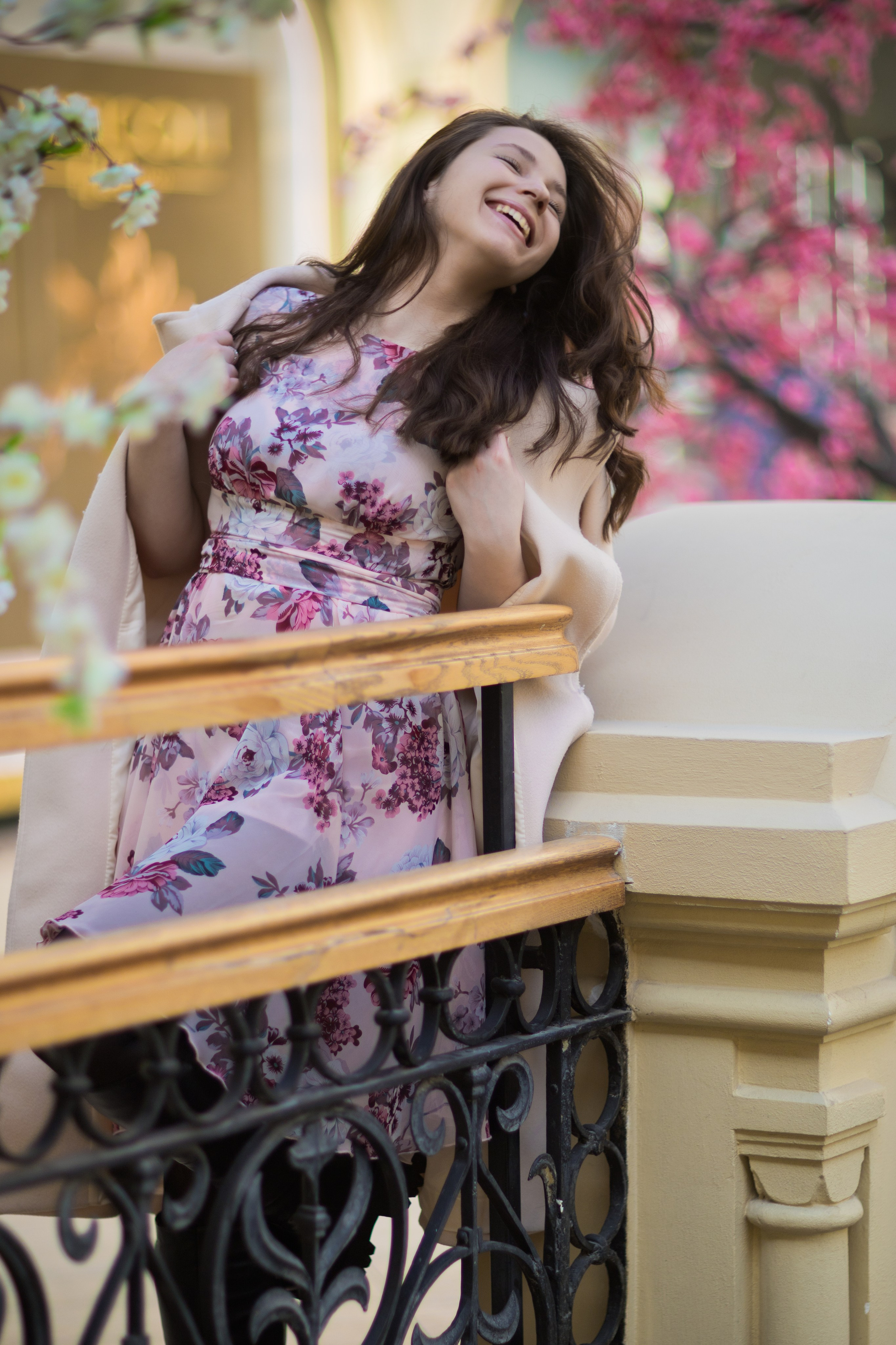 В помещении. Photomantis