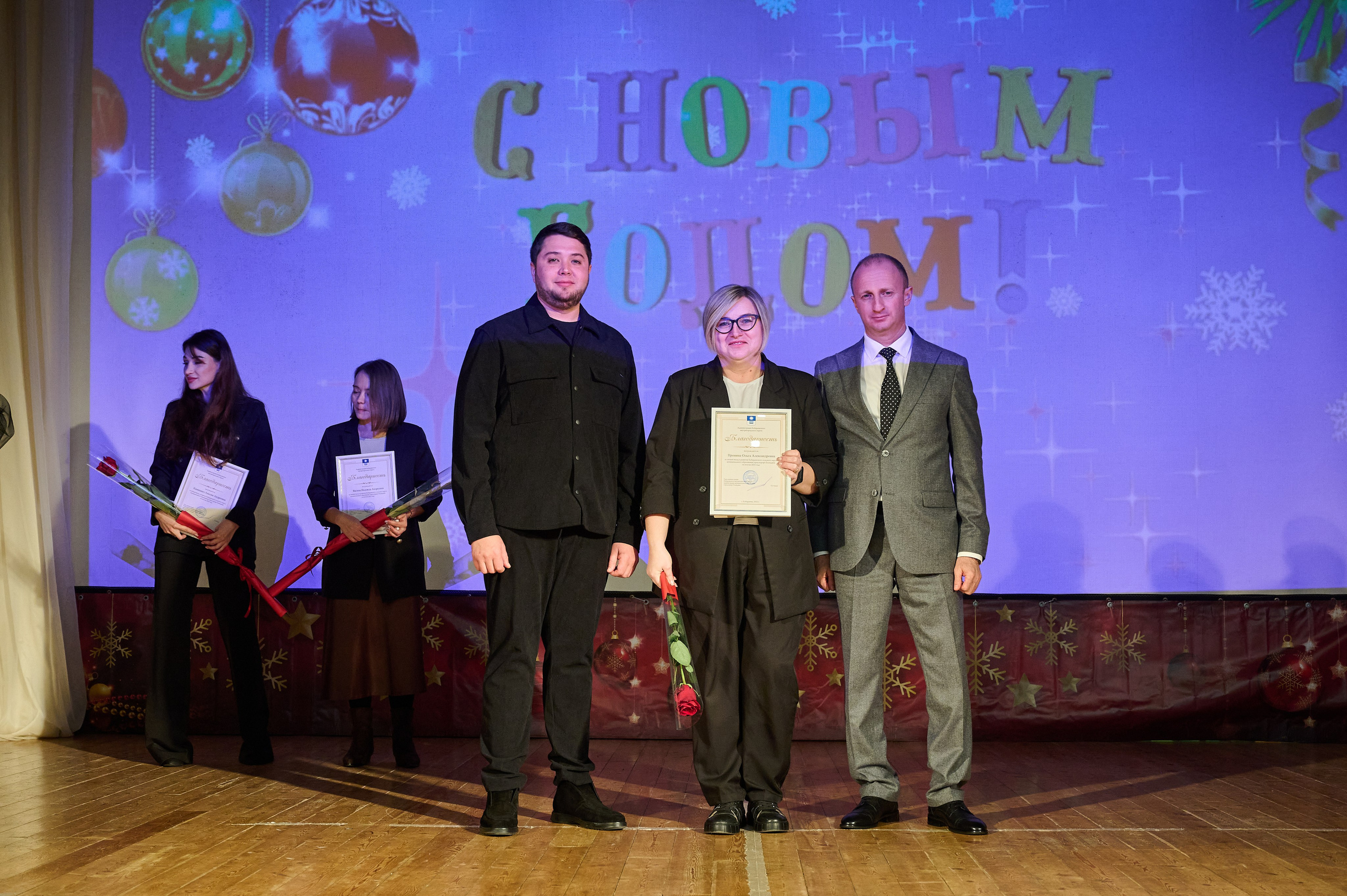 Концерт НГ В ДК. Жизнь курорта Кабардинка в фотографиях