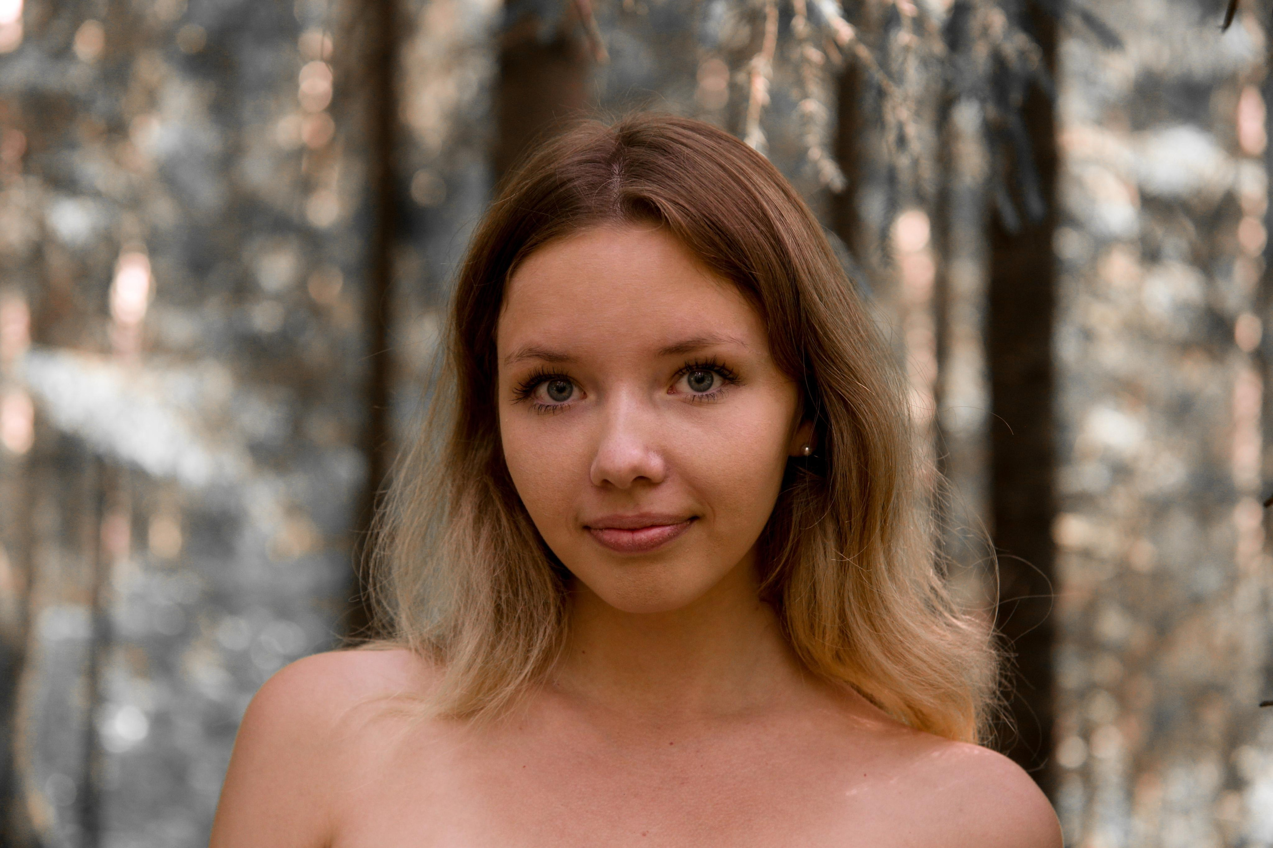 Маша в лесу босиком. Фотограф Пермь. Фотосессия в фотостудии Перми и на свежем воздухе