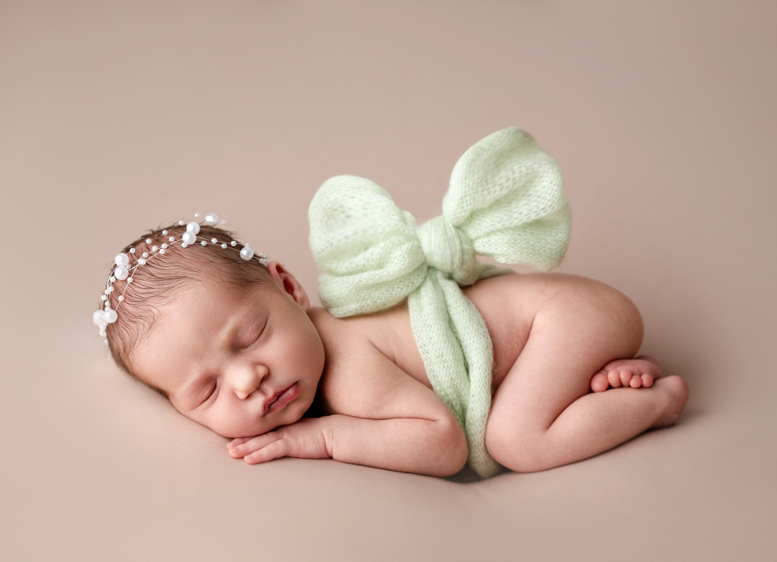 Фотограф новорожденных в Нижнем Новгороде - профессиональная фотосессия для новорожденных, уютные и милые снимки малышей, создание уникальных образов и воспоминаний для родителей. Специалист по детской фотографии предлагает услуги по съемке новорожденных в комфортной обстановке, обеспечивая безопасность и тепло для вашего малыша.