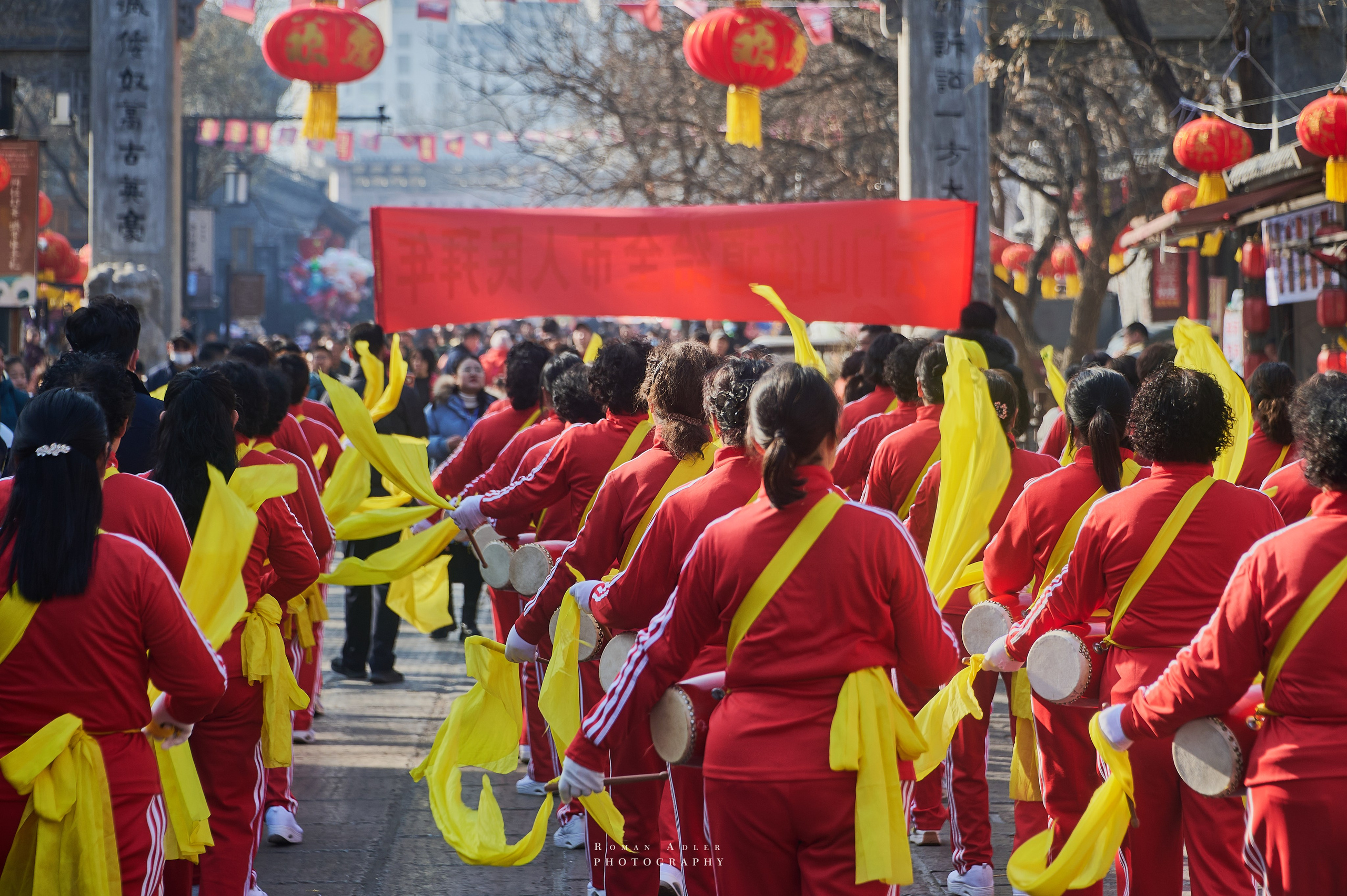 Новогодний парад в Цинчжоу. Китай. Фотограф Роман Адлер
