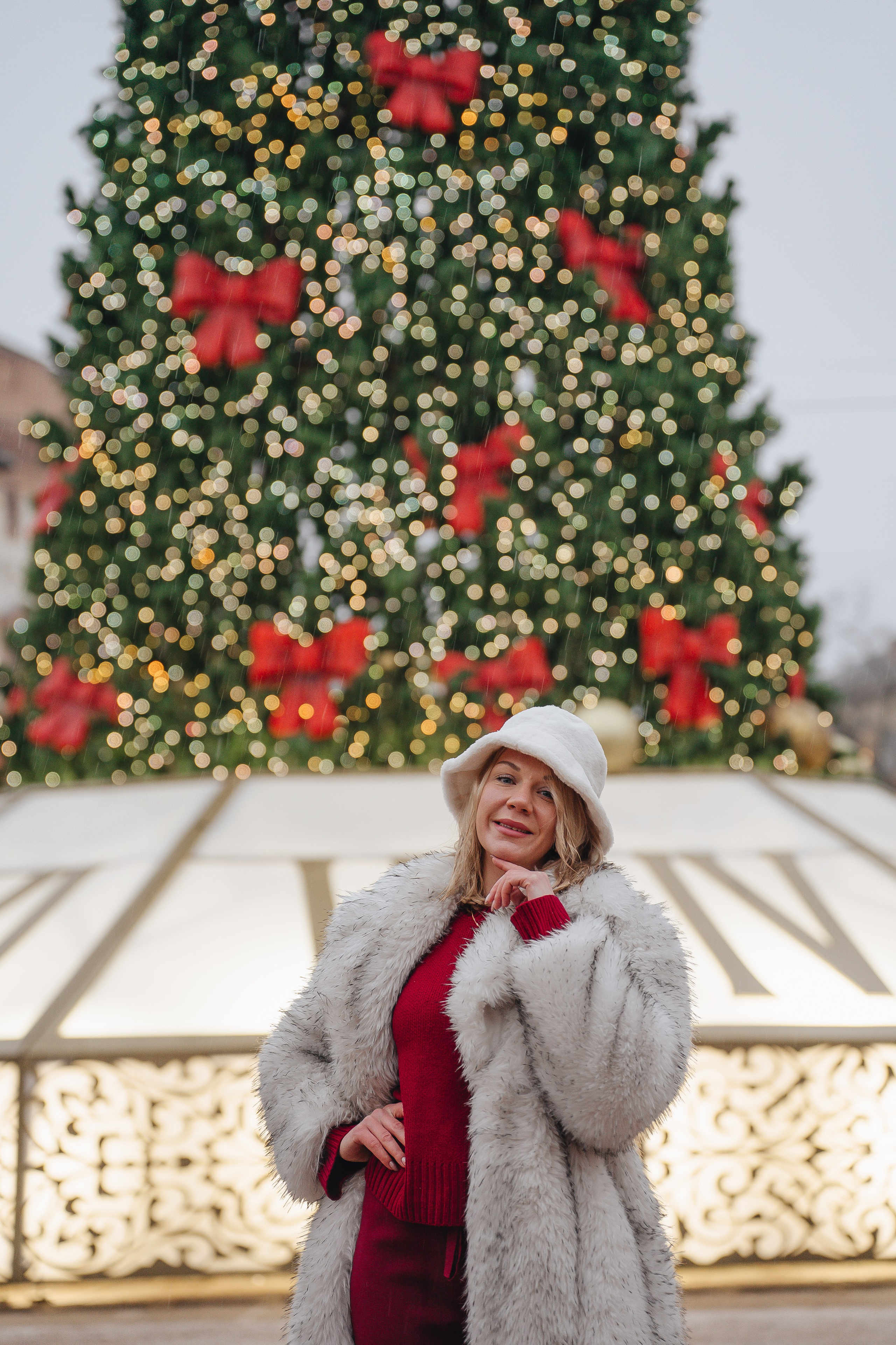 ПРОГУЛКА НА МАНЕЖНОЙ ПЛОЩАДИ ДЛЯ ДЕВУШКИ ПЕРЕД НОВЫМ ГОДОМ (НОВОГОДНЯЯ ФОТОСЕССИИЯ НА МАНЕЖНОЙ ПЛОЩАДИ). Профессиональный фотограф, Санкт-Петербург — Виктория Богомолова