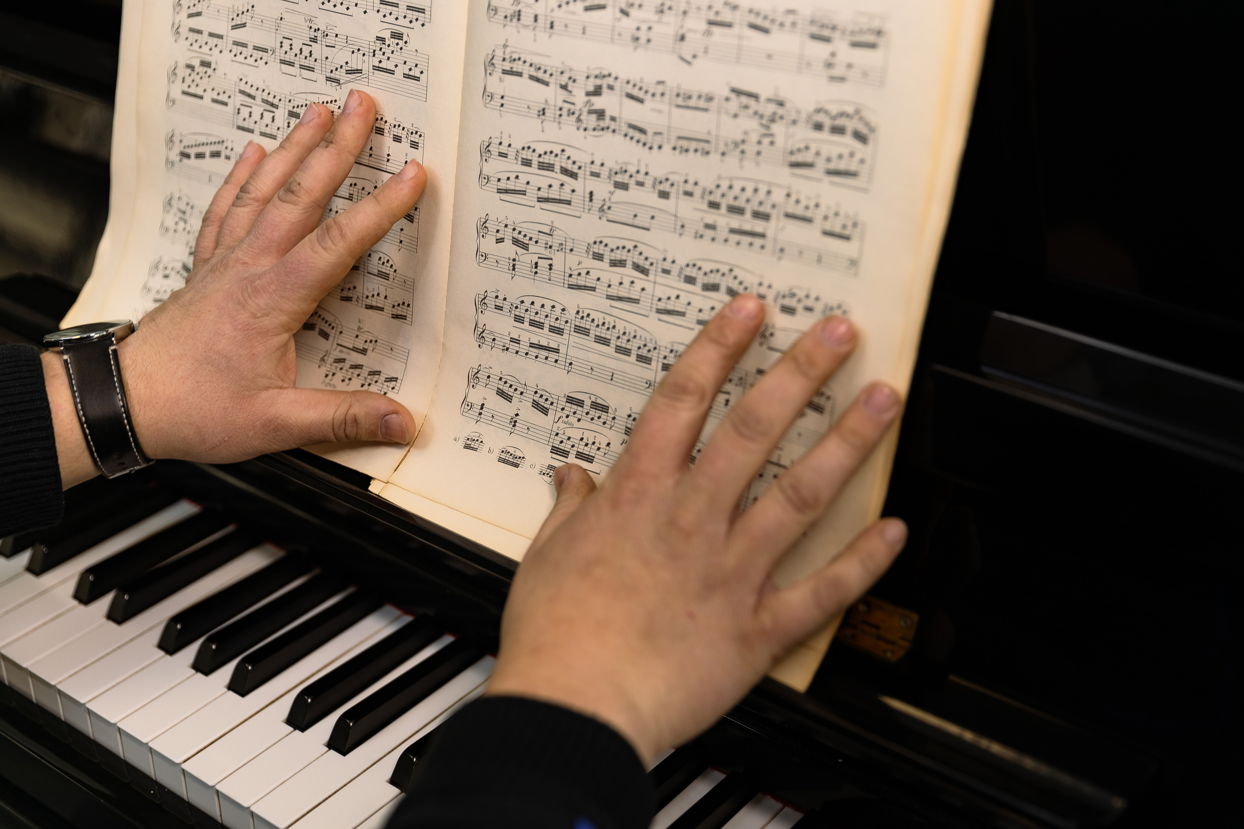 Деревенский пианист. Фотограф Виталий Верескун. Козельск-Калуга