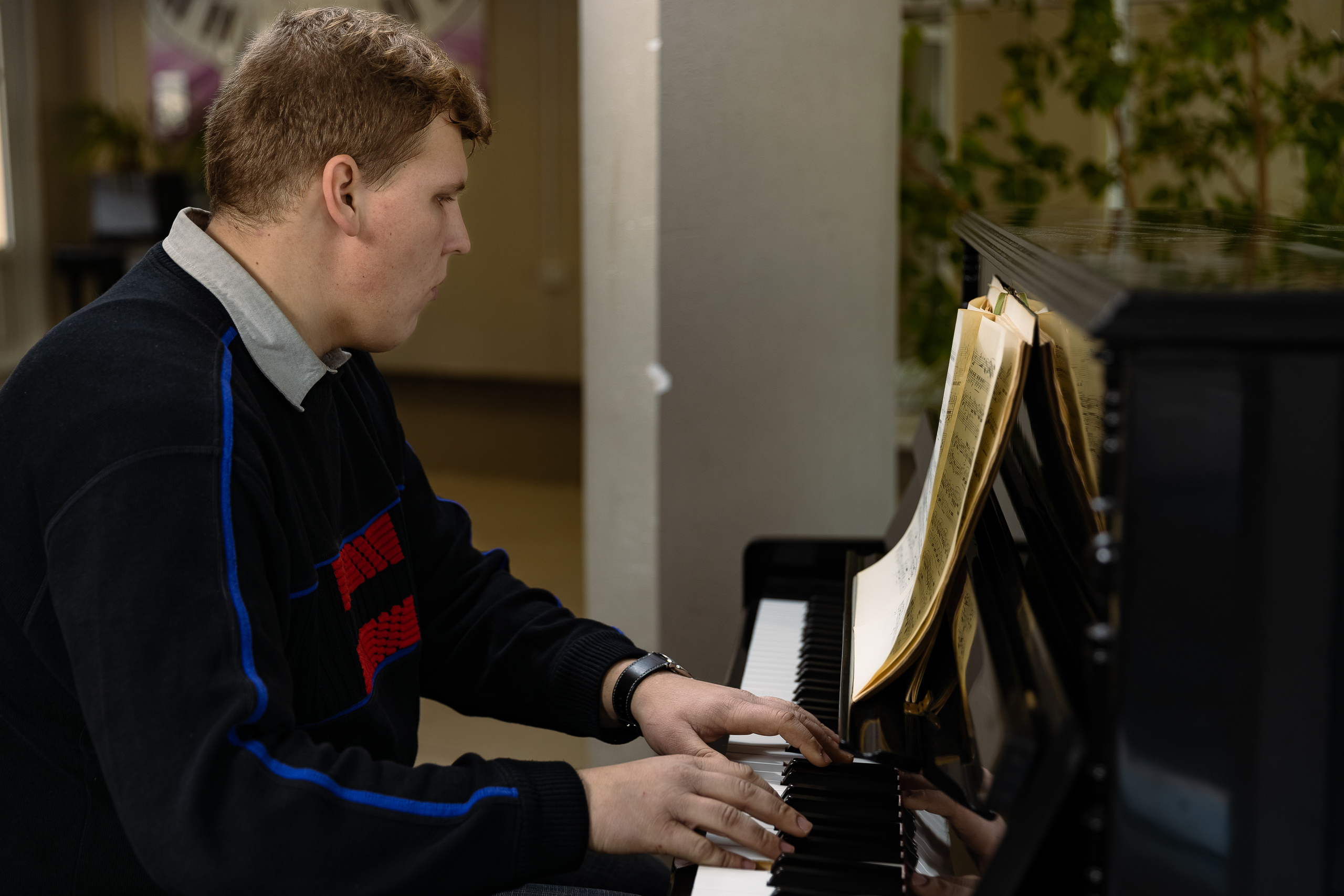 Деревенский пианист. Фотограф Виталий Верескун. Козельск-Калуга