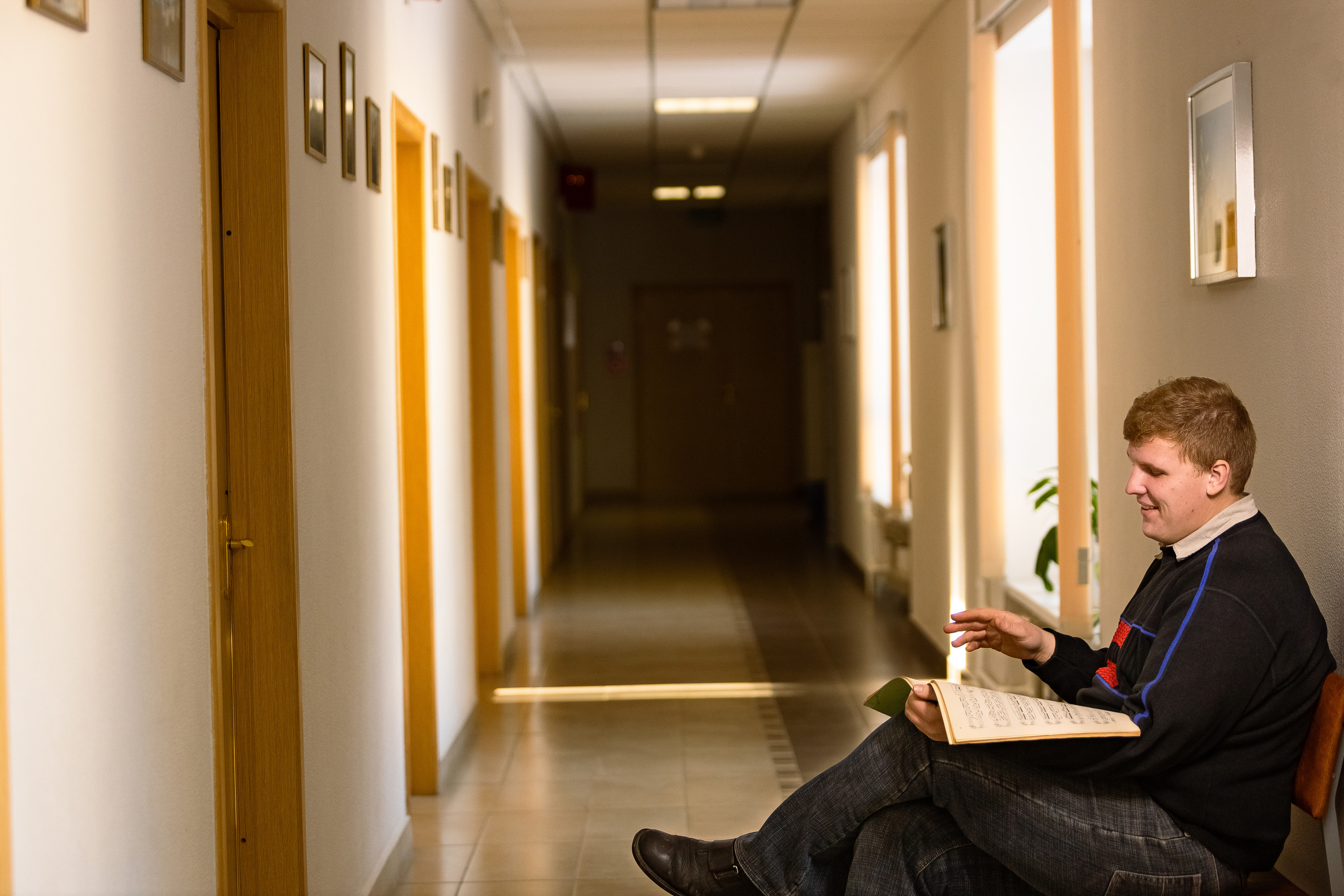 Деревенский пианист. Фотограф Виталий Верескун. Козельск-Калуга