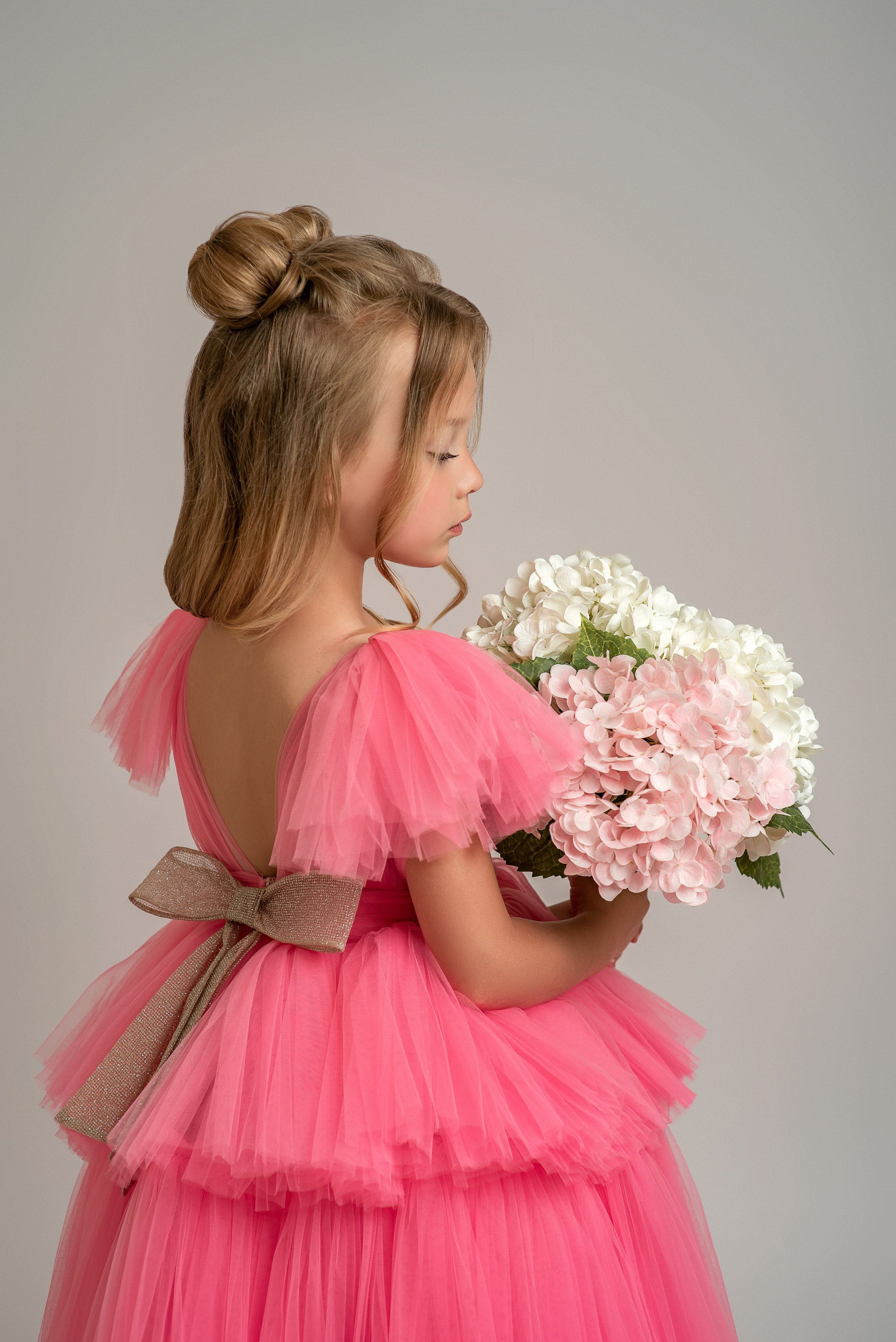 Полина пионы, гартензия. Семейный и детский фотограф Наталья Горда