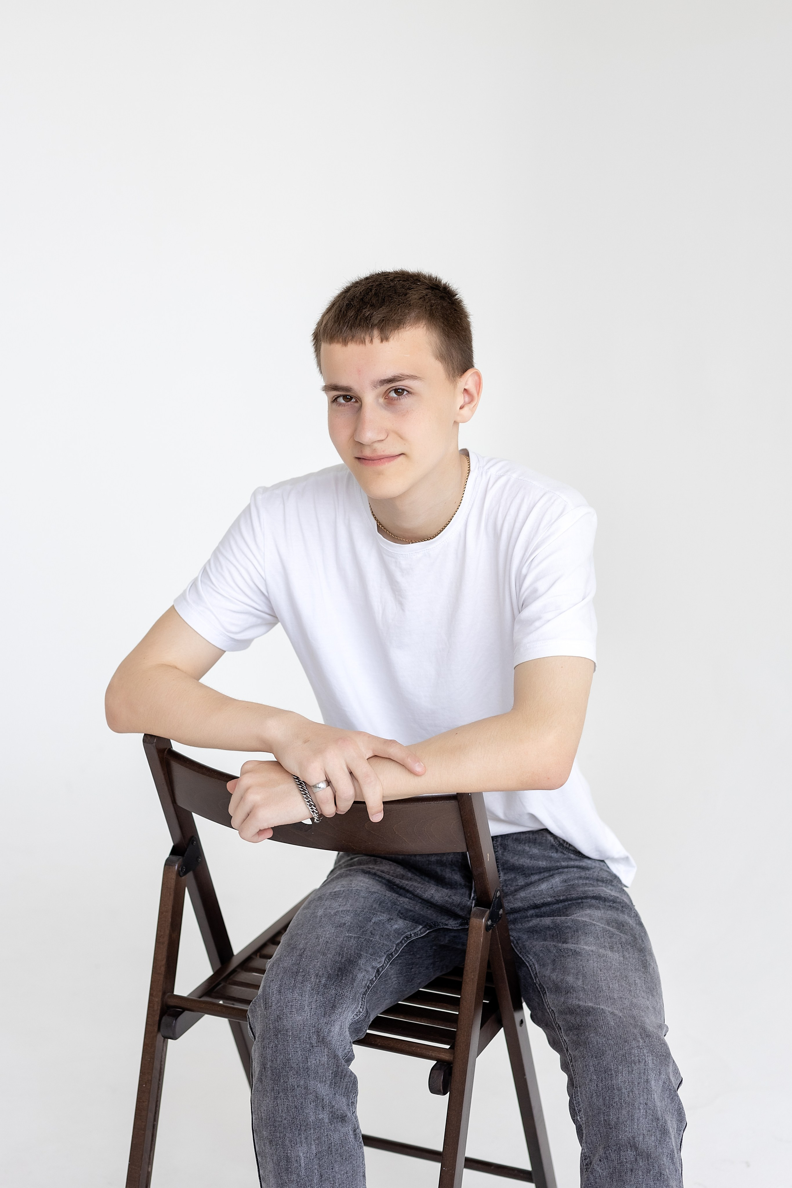 Школа 11, 9-г класс. Артём. Стильный выпускной альбом Владивосток фотограф Вероника Мигачева