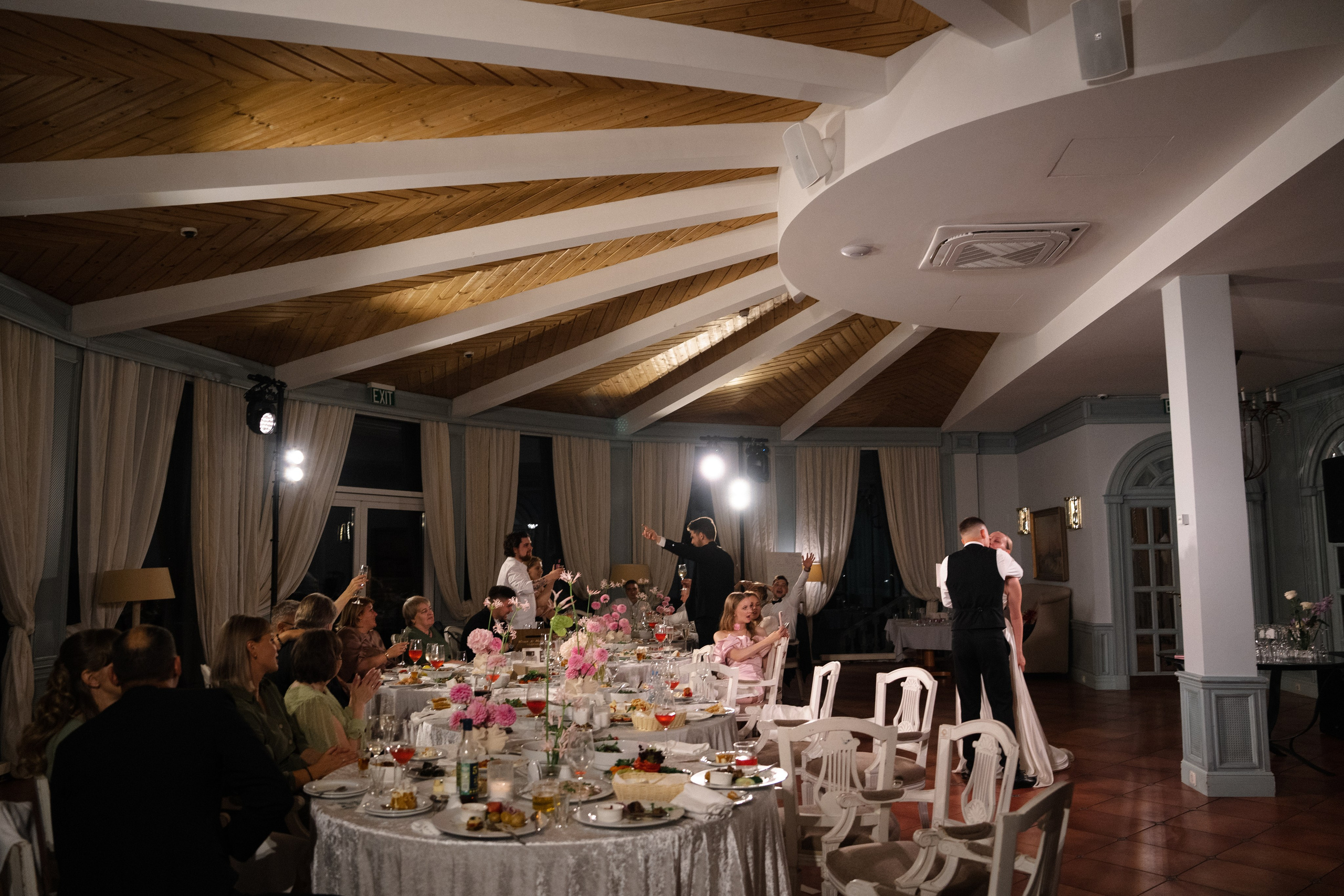 Юлия & Максим. Уютная свадьба в стиле современная классика на заливе. Свадебный фотограф организатор в Санкт-Петербурге Ассоль Опарина