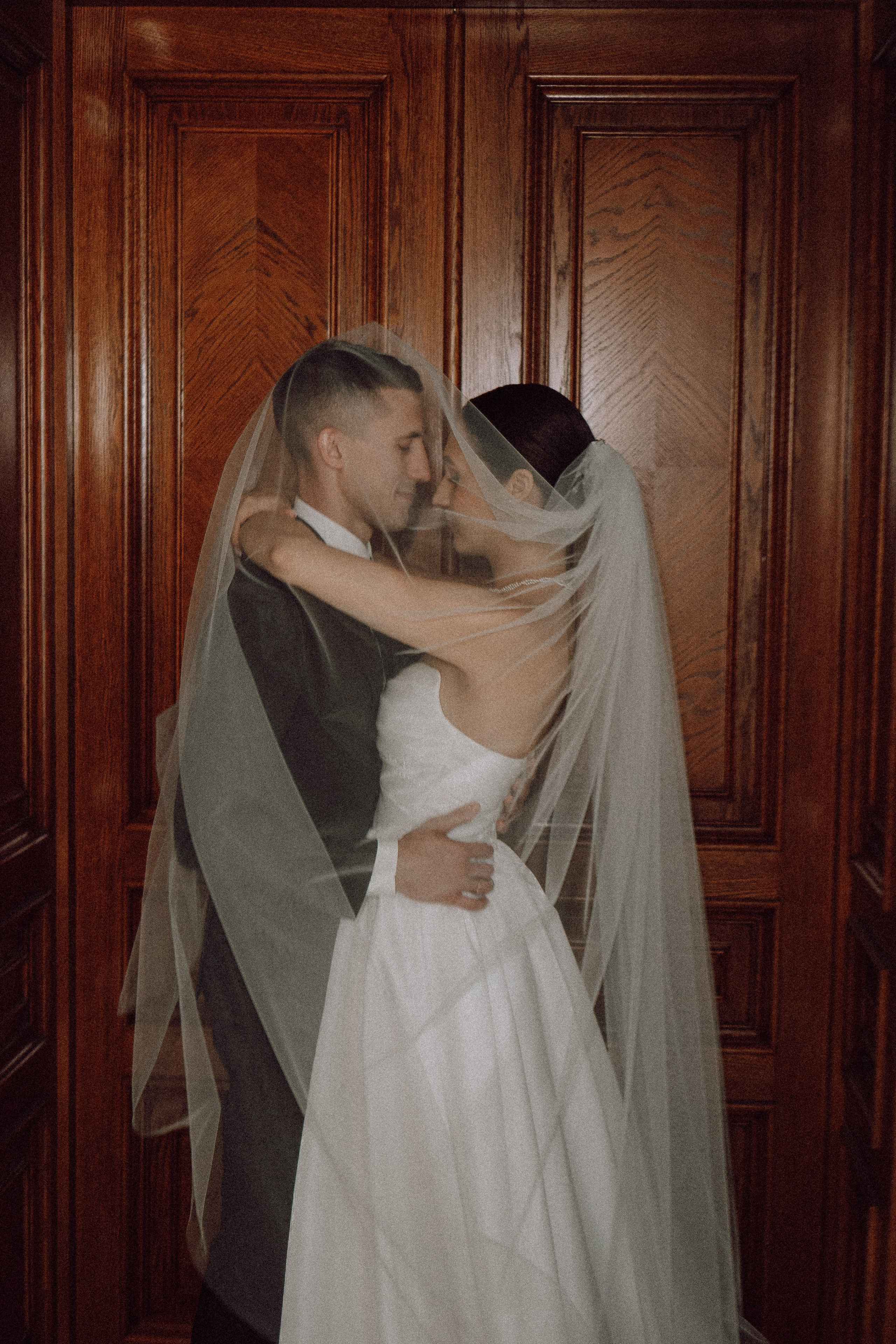 СВАДЕБНАЯ ПРОГУЛКА В САНТК-ПЕТЕРБУРГЕ (ИСАКИЕВСКИЙ СОБОР, ЗИМНЯЯ КАНАВКА, ЭРМИТАЖ И БОЛЬШАЯ МОРСКАЯ УЛИЦА). Профессиональный фотограф, Санкт-Петербург — Виктория Богомолова