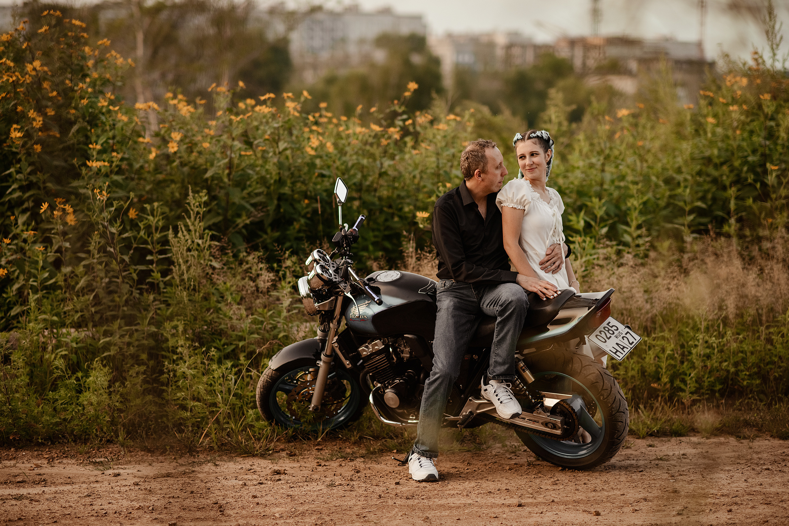 И целого мира мало…