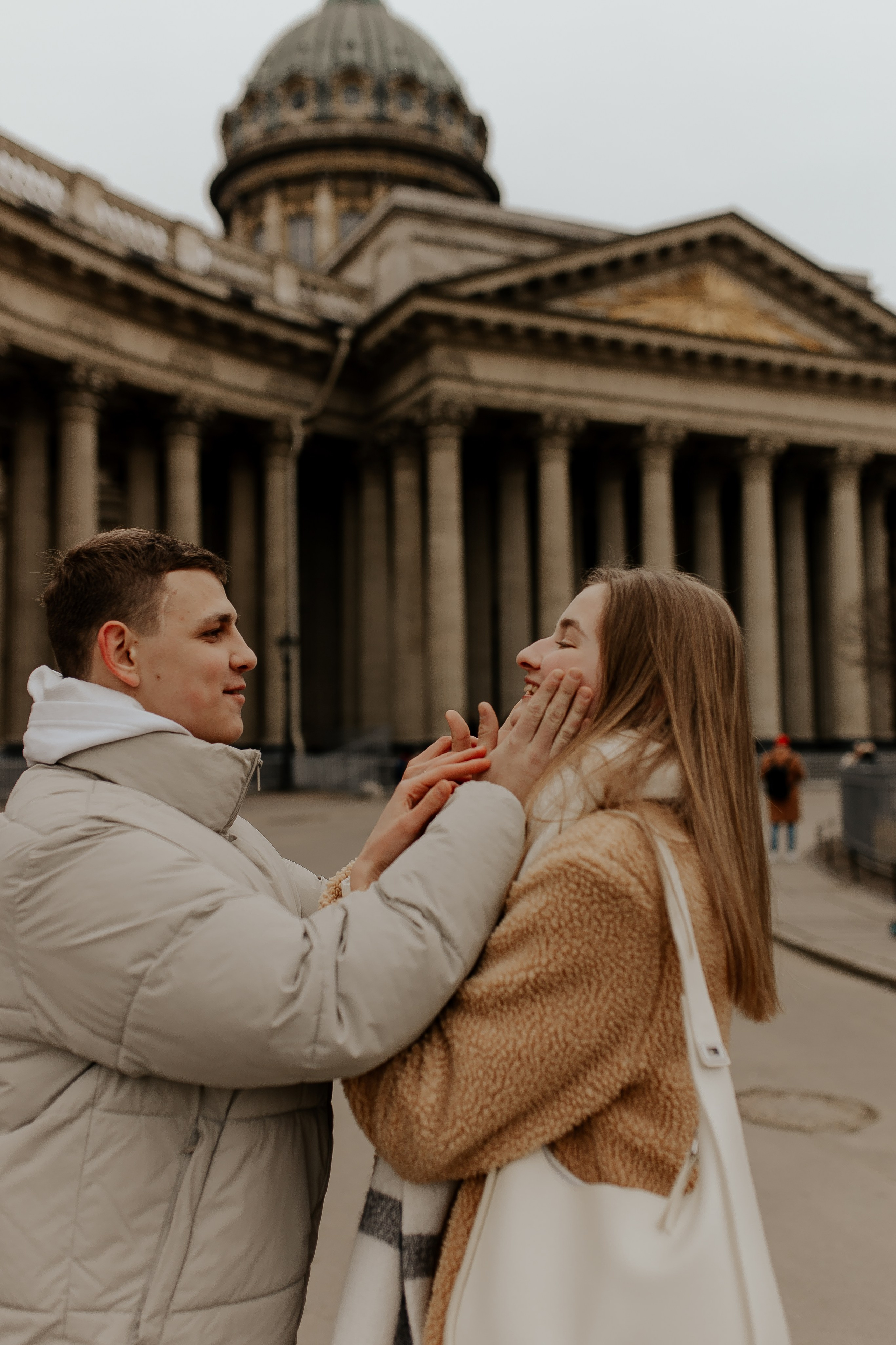 Лавстори у Казанского собора. Фотограф в Санкт-Петербурге Лиза Семченкова