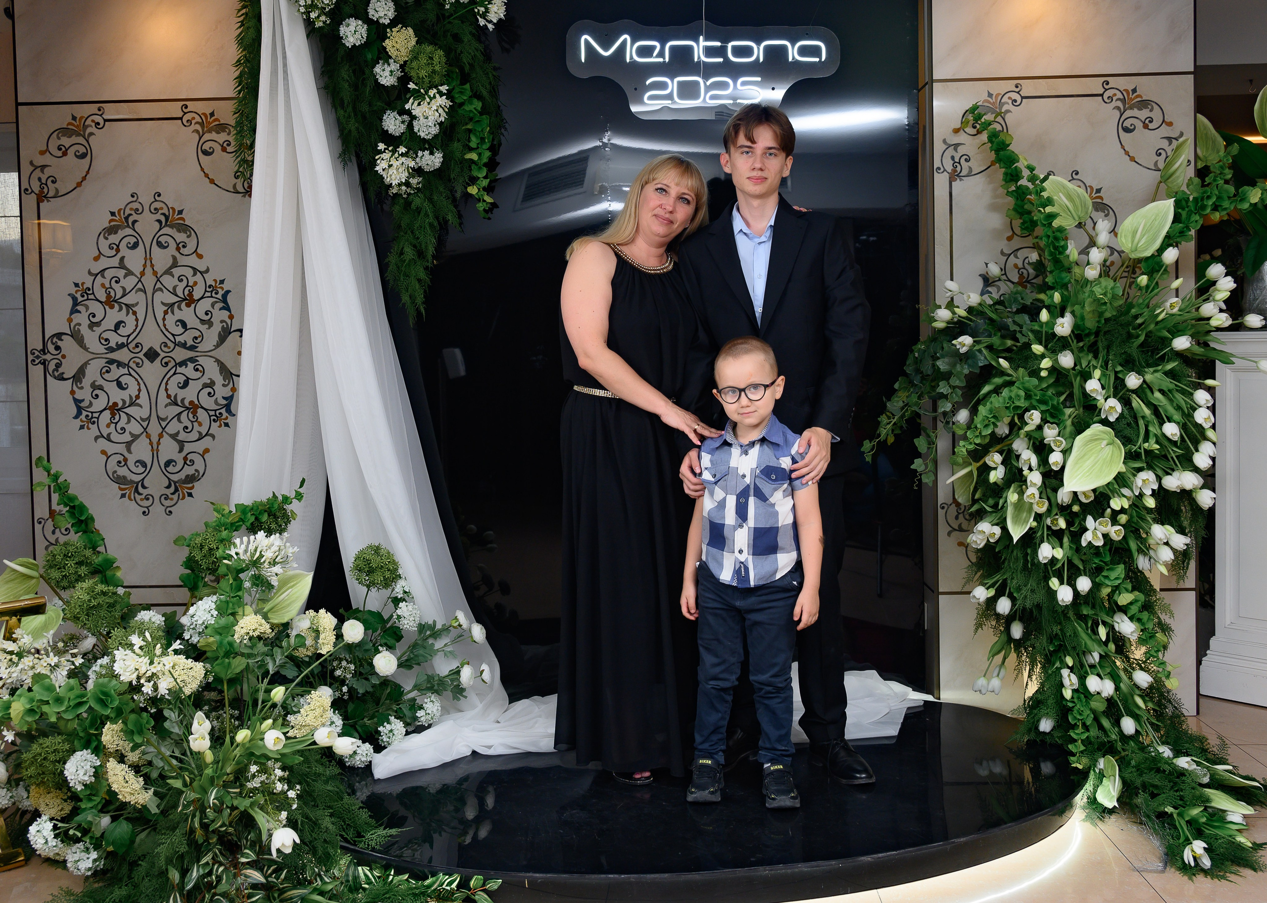 Выпускной 11 кл 2025. Семейный и детский фотограф в Новороссийске Лебедева Елена