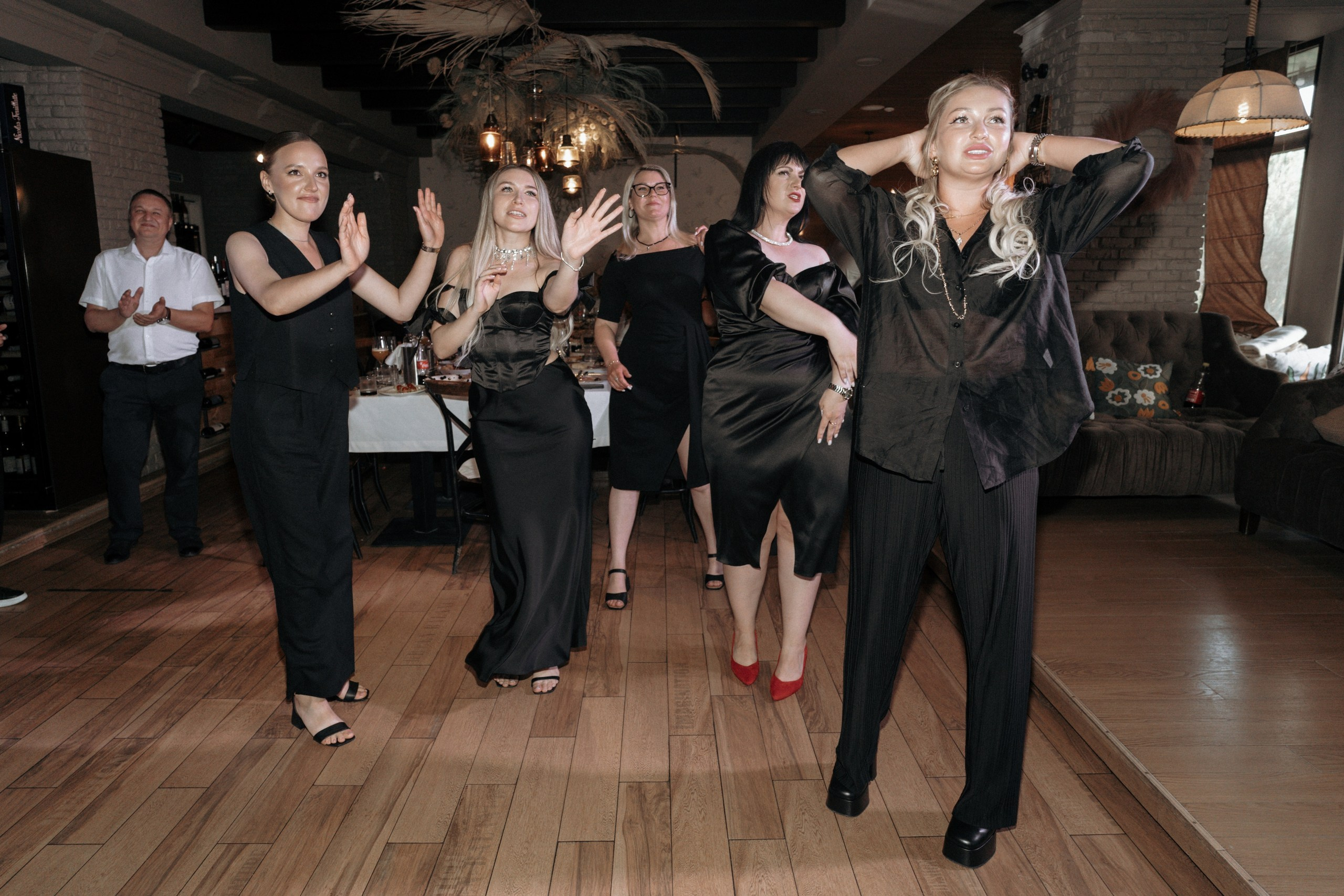 Свадьба Анастасии и Евгения, Картинная галерея, прогулка в лесу. Ресторан «Хлеб и Винотека». Свадебный фотограф в Тамбове Павел Четвертков