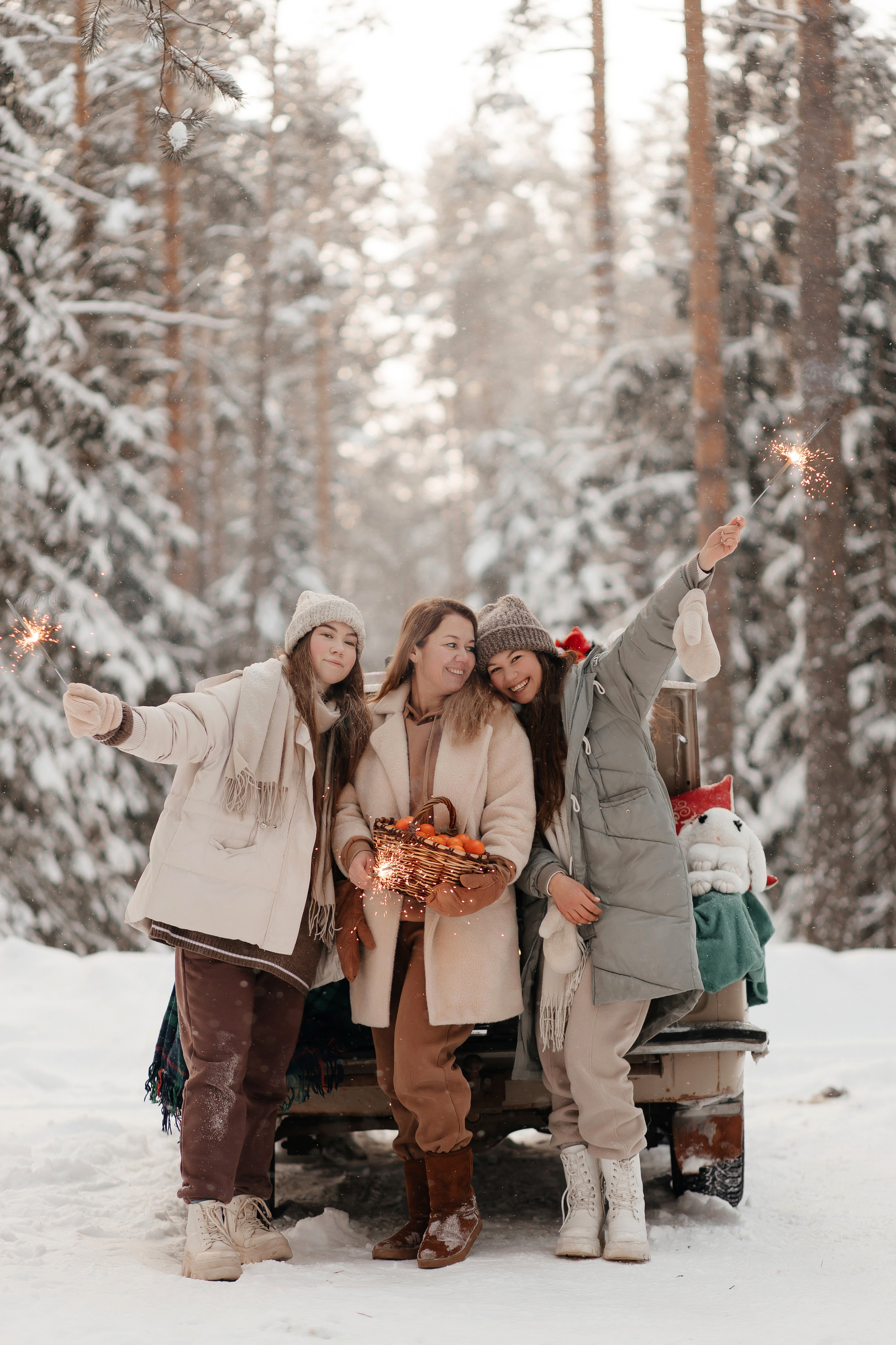 Надя, Оксана, Рудольф, Настя и Савелий. Свадебный фотограф Чайковский