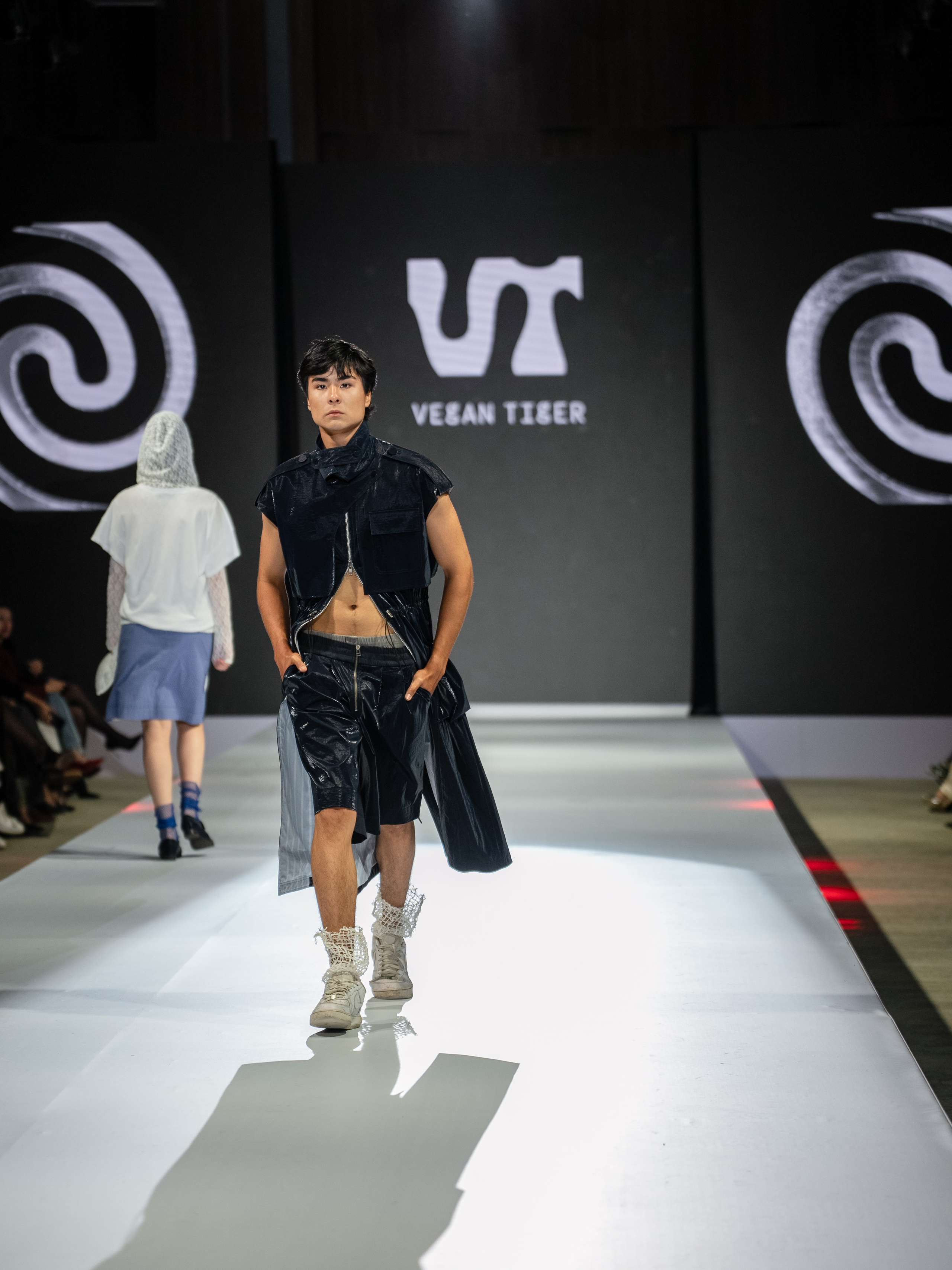 EURASIAN FASHION WEEK Vegan Tiger. Сайт Алматинского НЮ АРТ, будуар и фэшн фотографа Дениса Карпенко