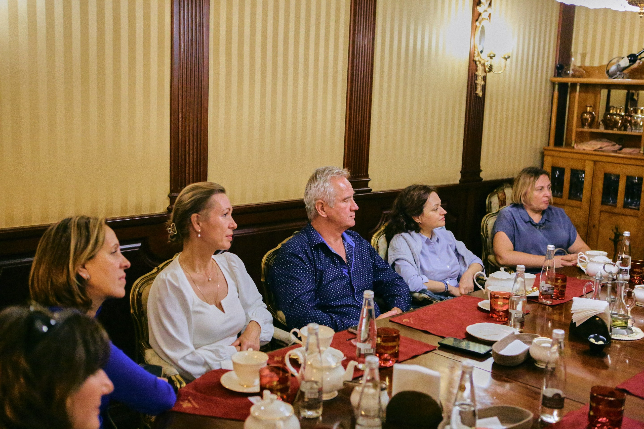 Stories at the table. Фотограф в Санкт-Петербурге Владимир Тихомиров
