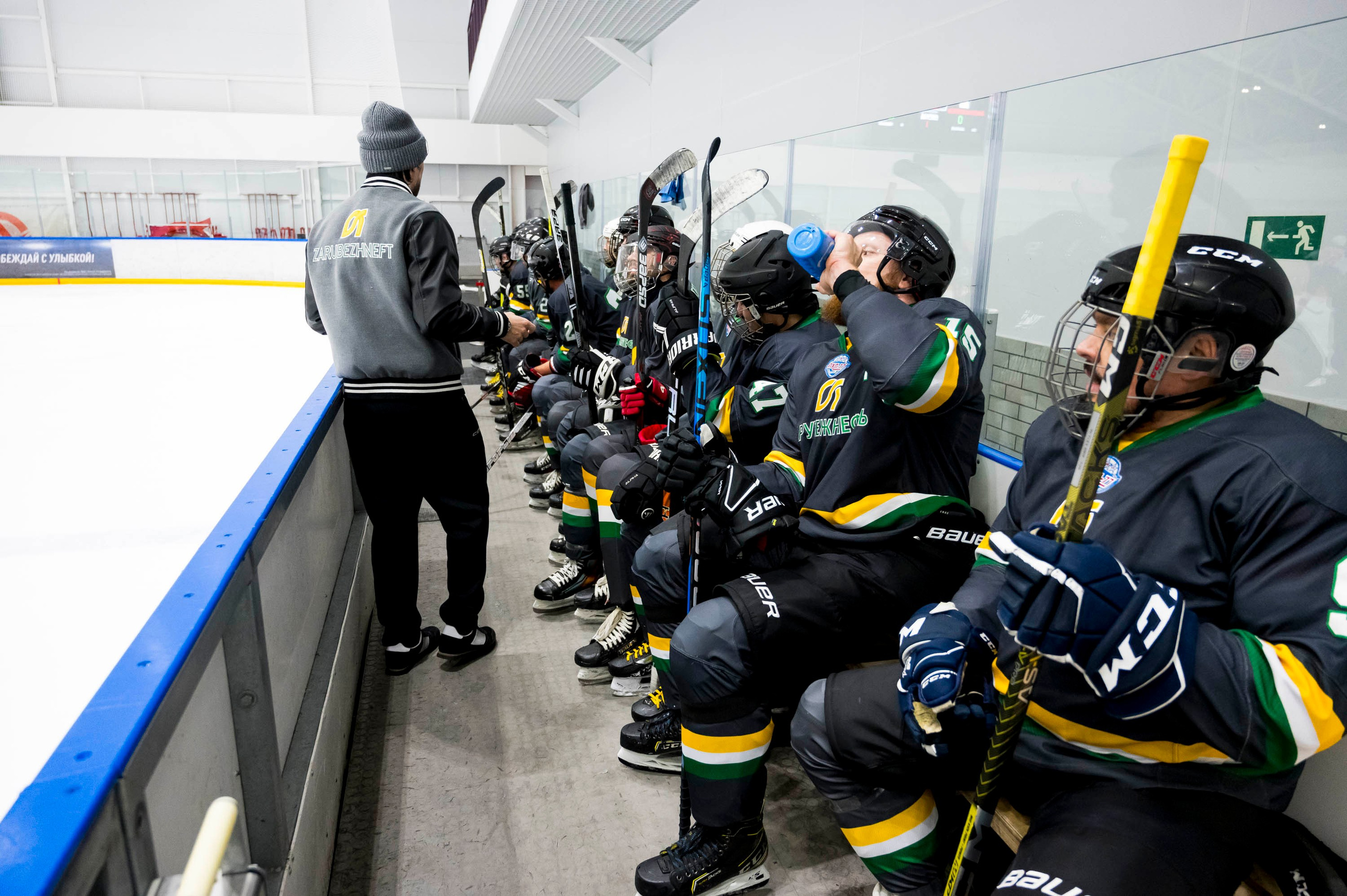 Хоккейный матч корпоративной команды Зарубежнефть. Репортажный фотограф и видеограф Слава Думчев. Тимбилдинги, отчетники, корпоративы