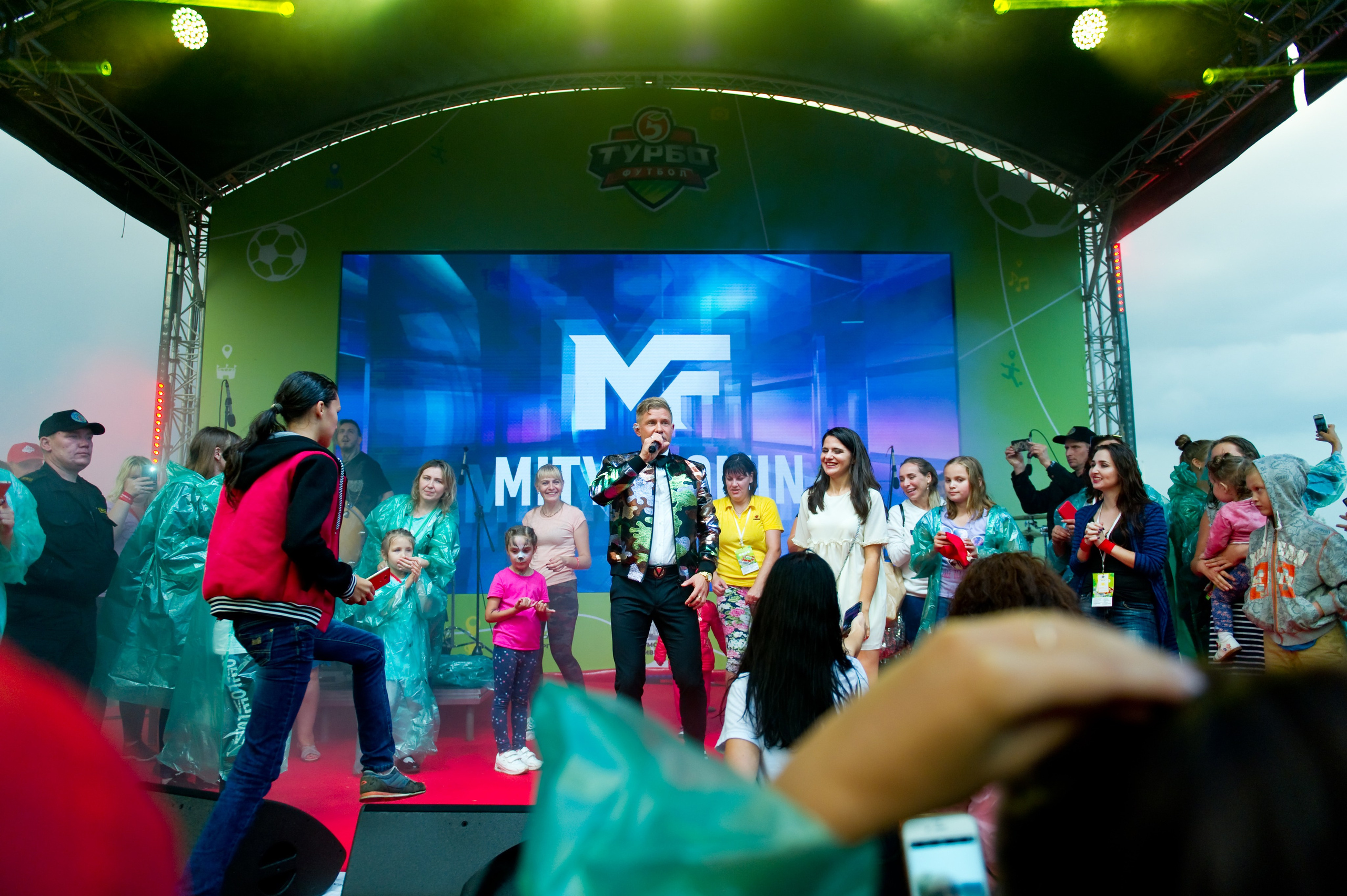 Турбофутбол (корпоративное соревнование «Пятерочки»). Репортажный фотограф и видеограф Слава Думчев. Тимбилдинги, отчетники, корпоративы