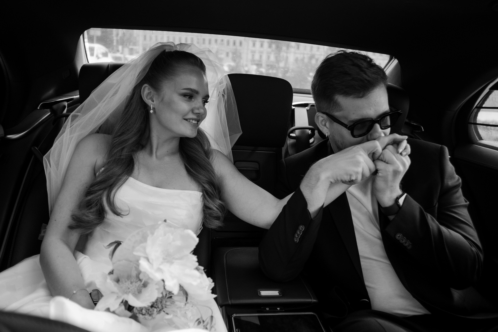 «ты красивый» — «нет, ты!». Свадебный фотограф Александра Тюлякова