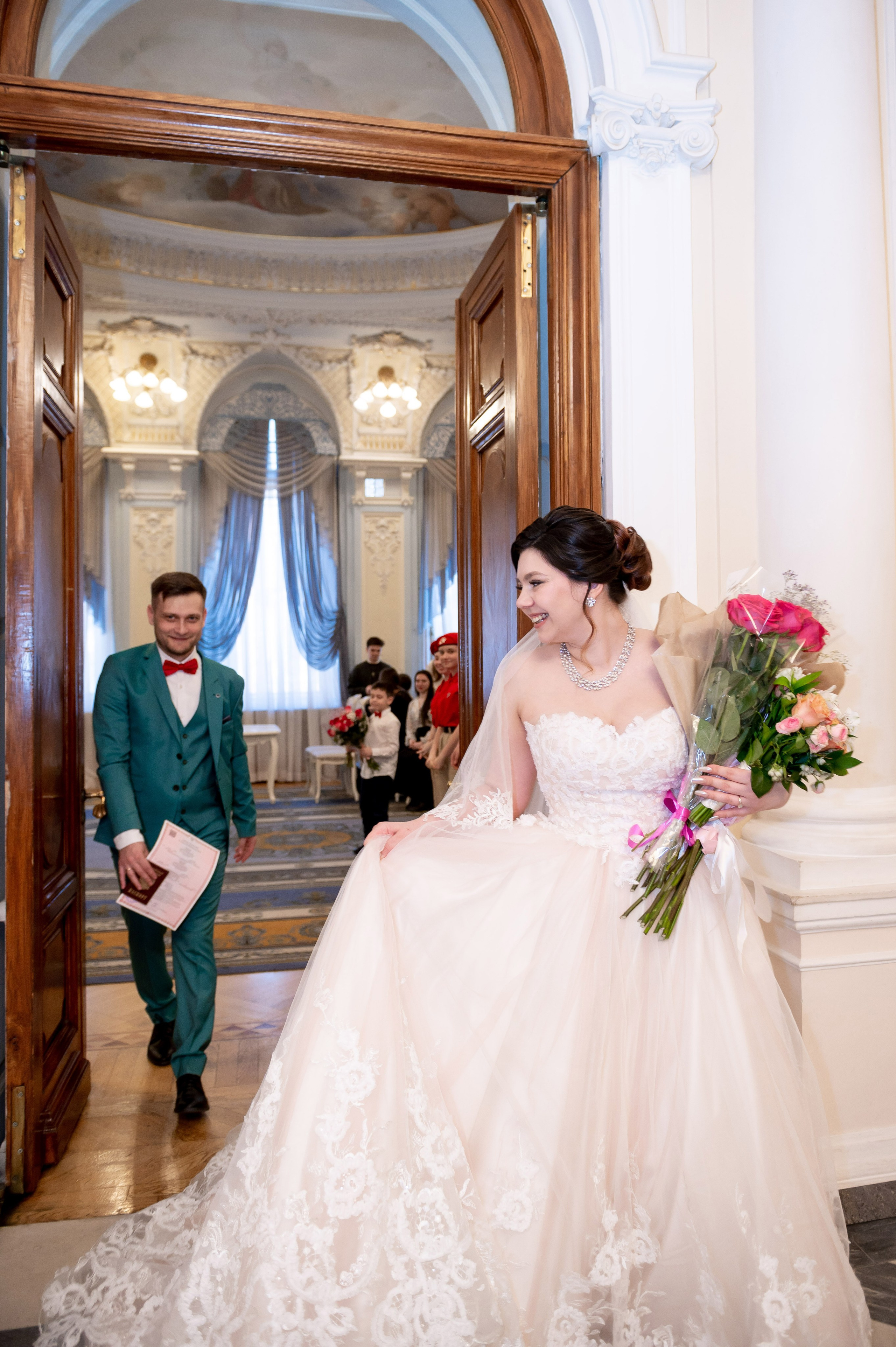 Самая красивая свадебная фотосессия в Эрмитаже. Лучшие свадебные фотографии в Эрмитажа. Портретный, семейный и свадебный фотограф в Санкт-Петербурге и в Пушкине Ширяев Денис