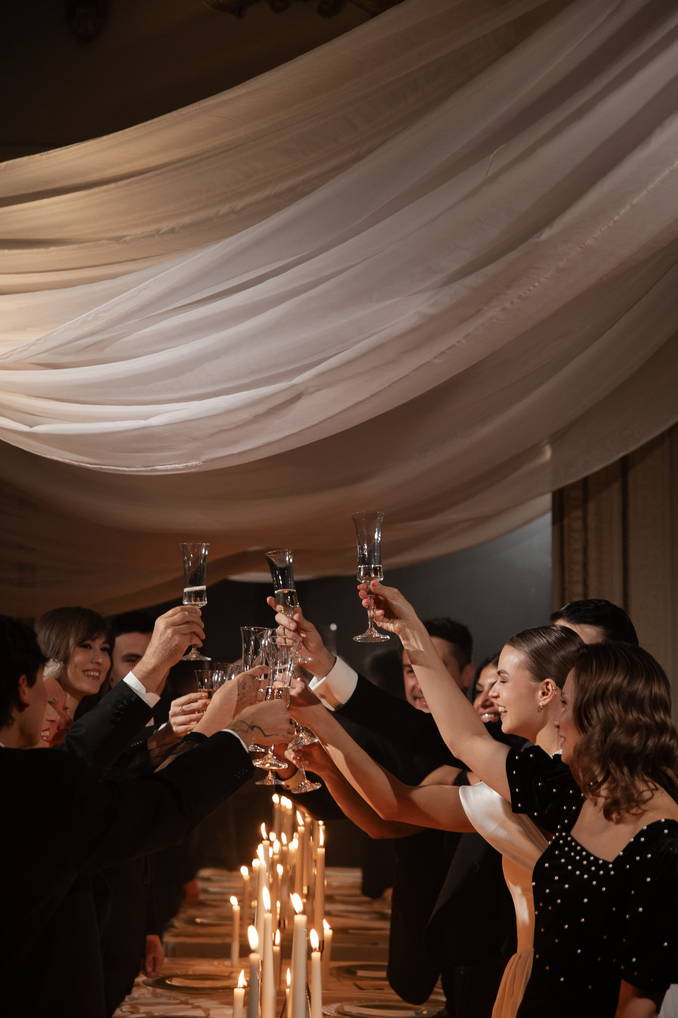 Камерный свадебный ужин при свечах в старинном особняке в фотостудии 21. Kult. Ярослава Ерина — свадебный фотограф в Москве