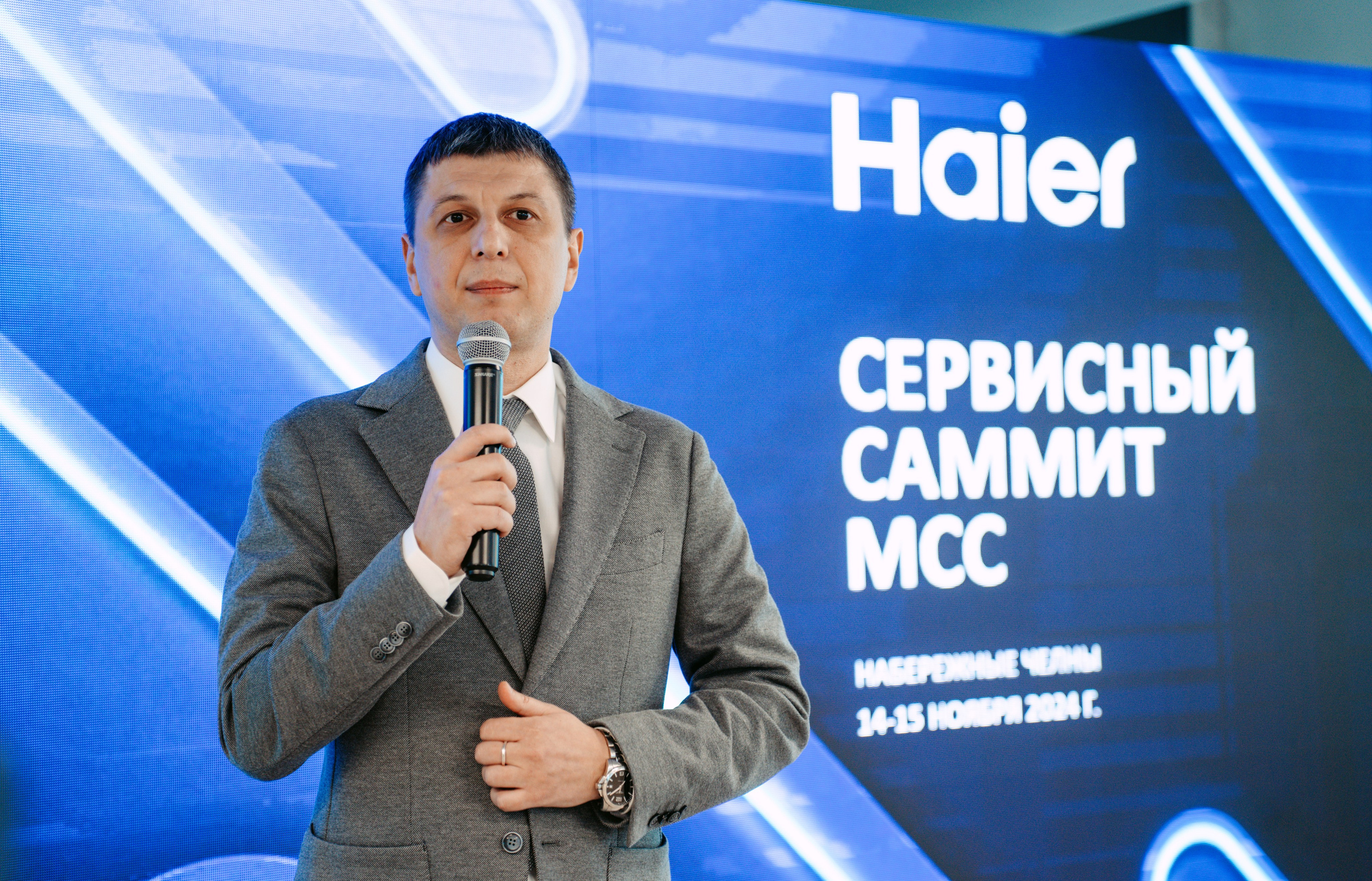 Haier: сервисный саммит / 2024. Саша Копылов, фотограф в Казани