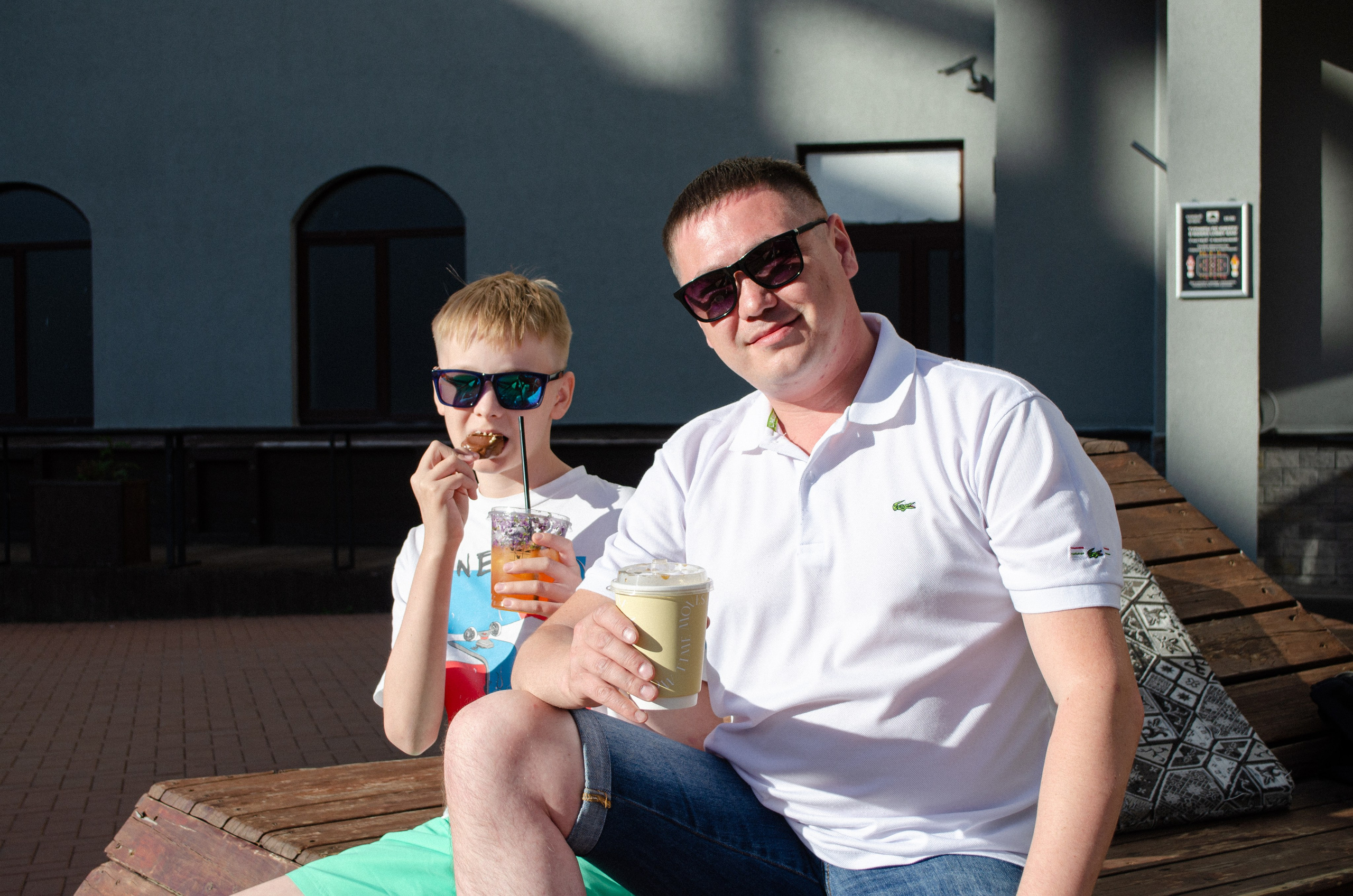 Папа и сын. Фотограф