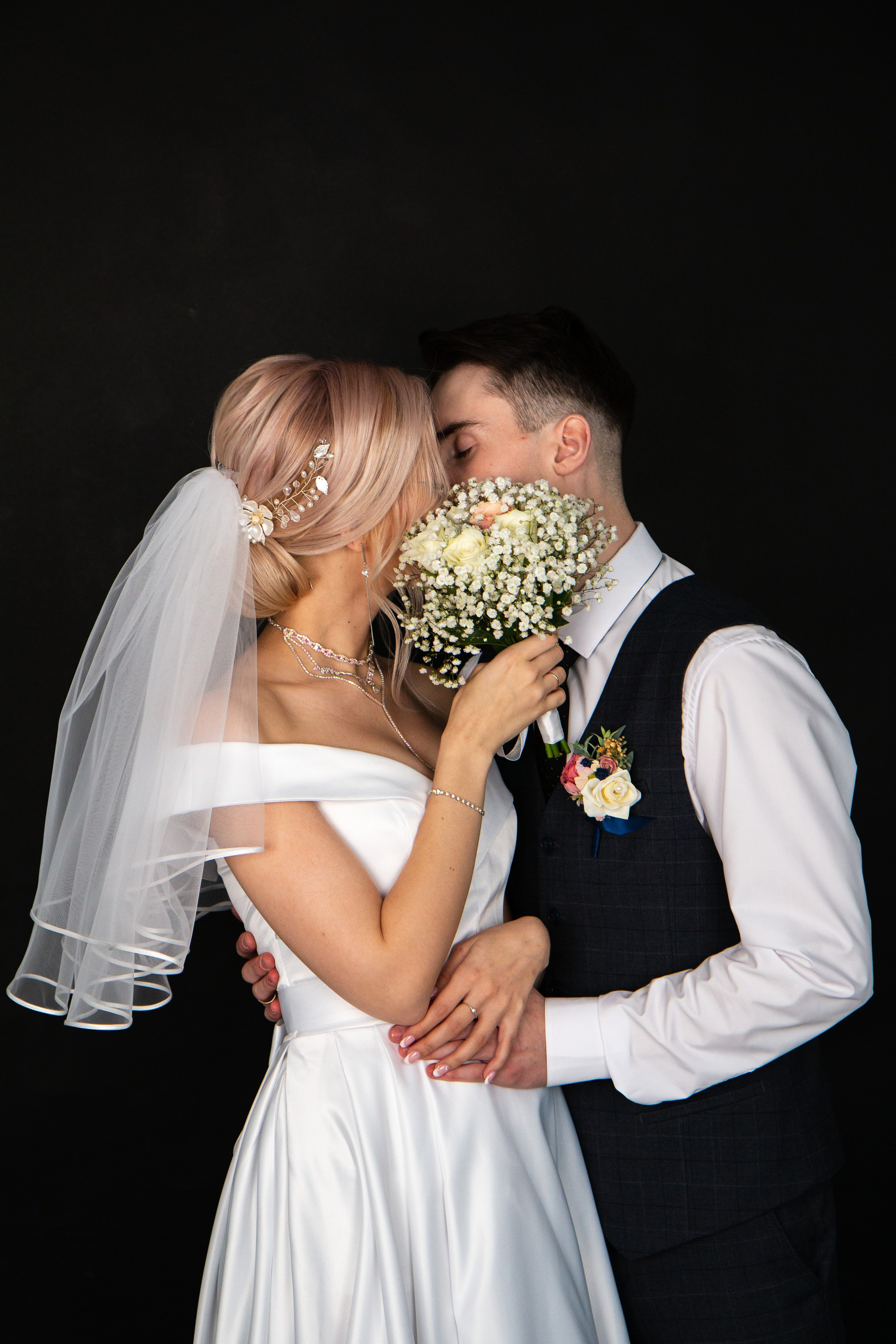 Свадебная фотосессия в Шелехове. Фотограф в Шелехове, лучшие выпускные альбомы в Шелехове