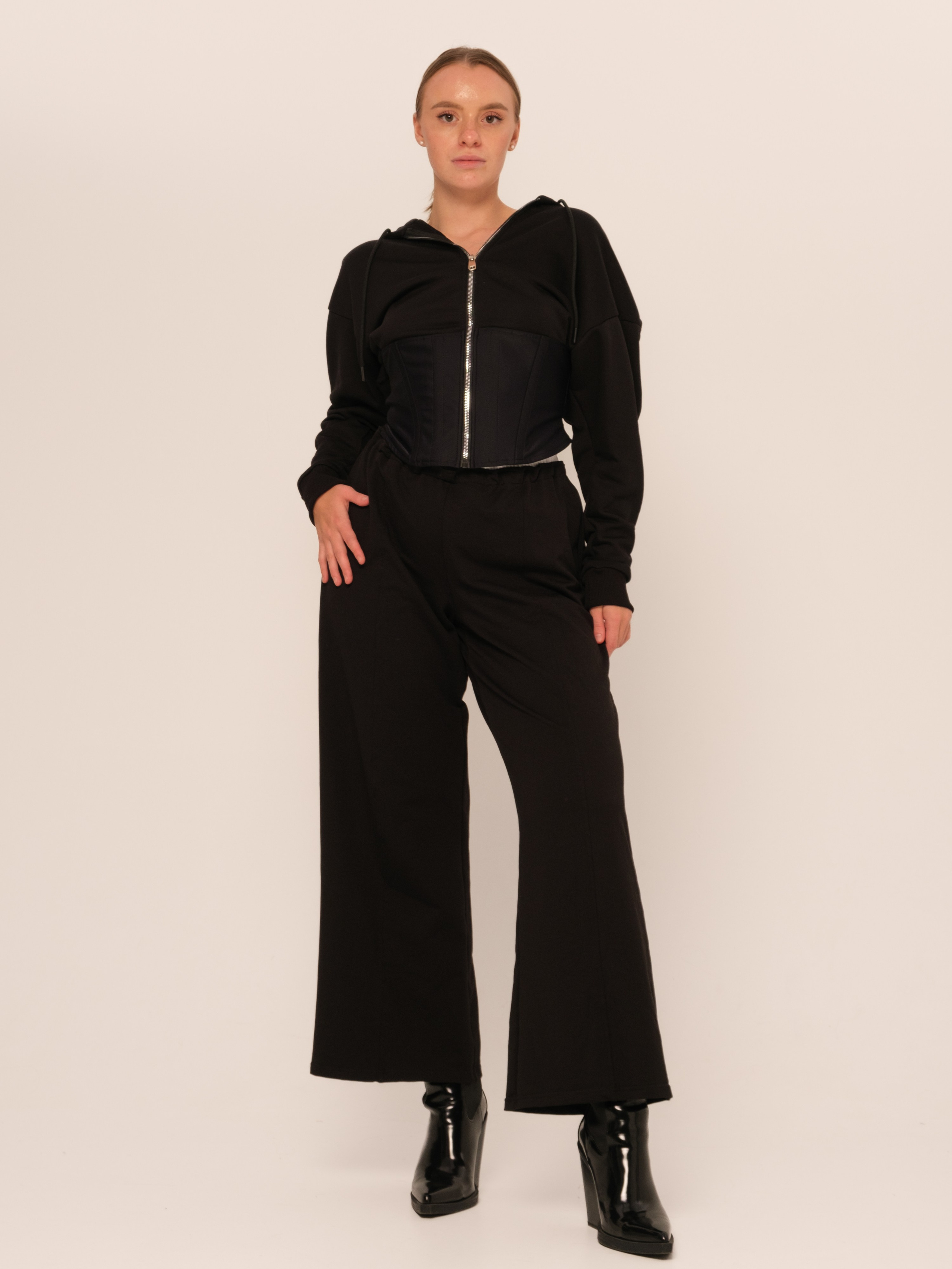 ZHAKOVA BRAND каталог. Мари — фотограф и видеограф из Москвы