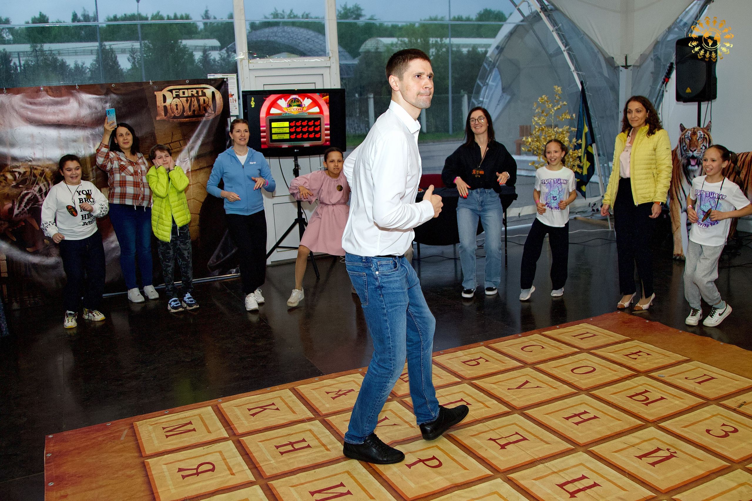 Выпускной 2023 (Школа 1195, 4-й класс). Репортажная съемка в Москве и области. Анималистика