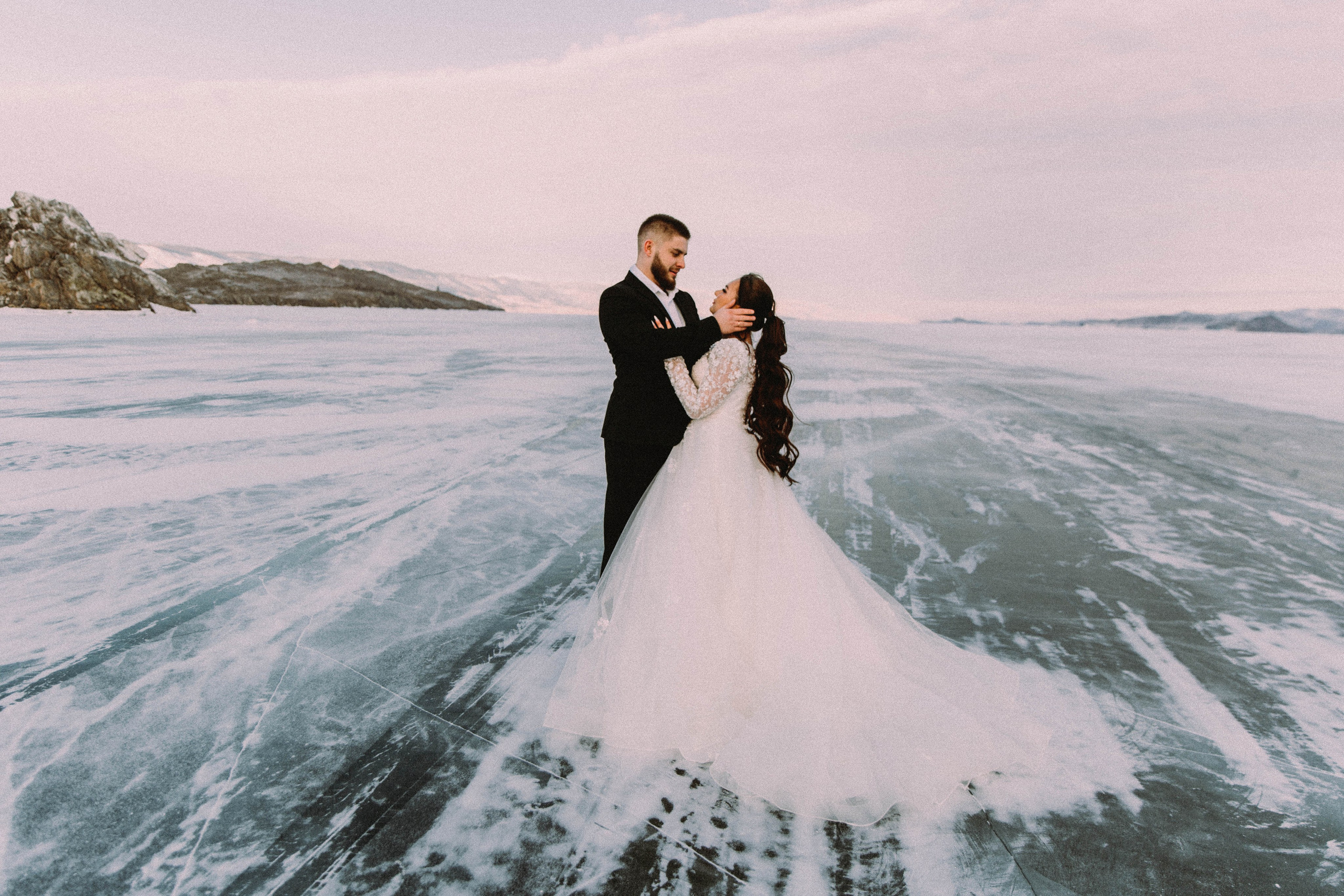 Свадебная зимняя съемка на Байкале. Главная