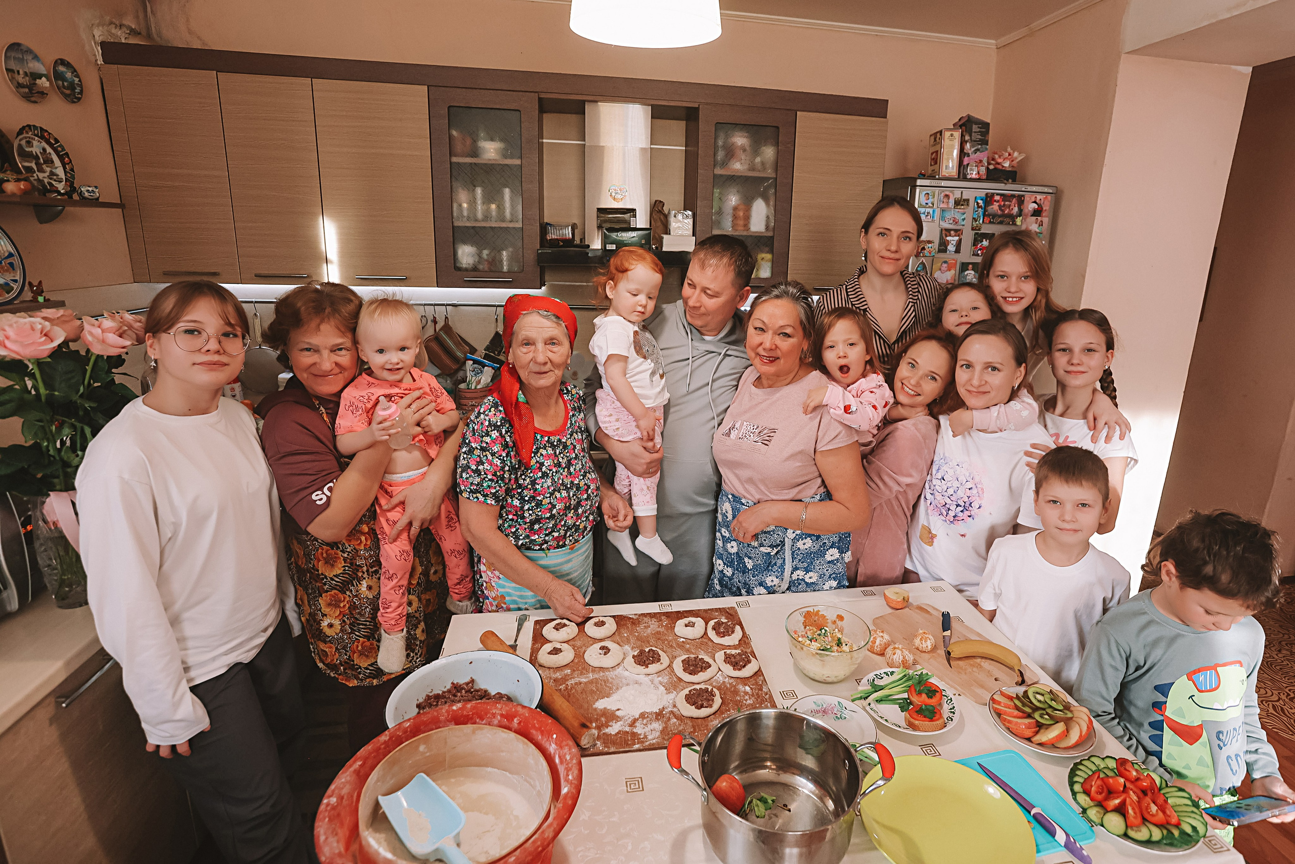 Большая семья репортаж. Семейный фотограф Тюмень, фотограф на роды Салмина Мария