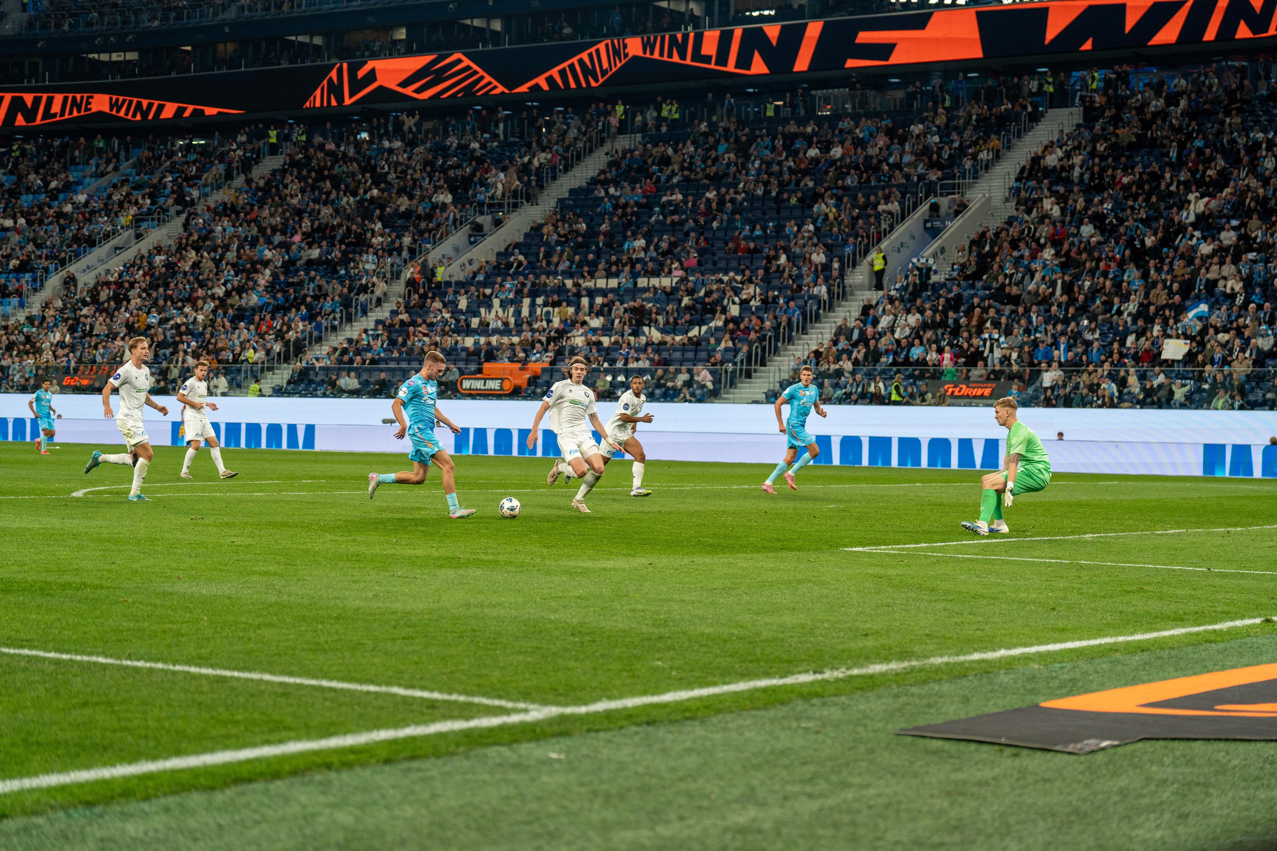 Игровой момент матча Зенит–Оренбург на Газпром Арене, спортивный фотограф Санкт-Петербург