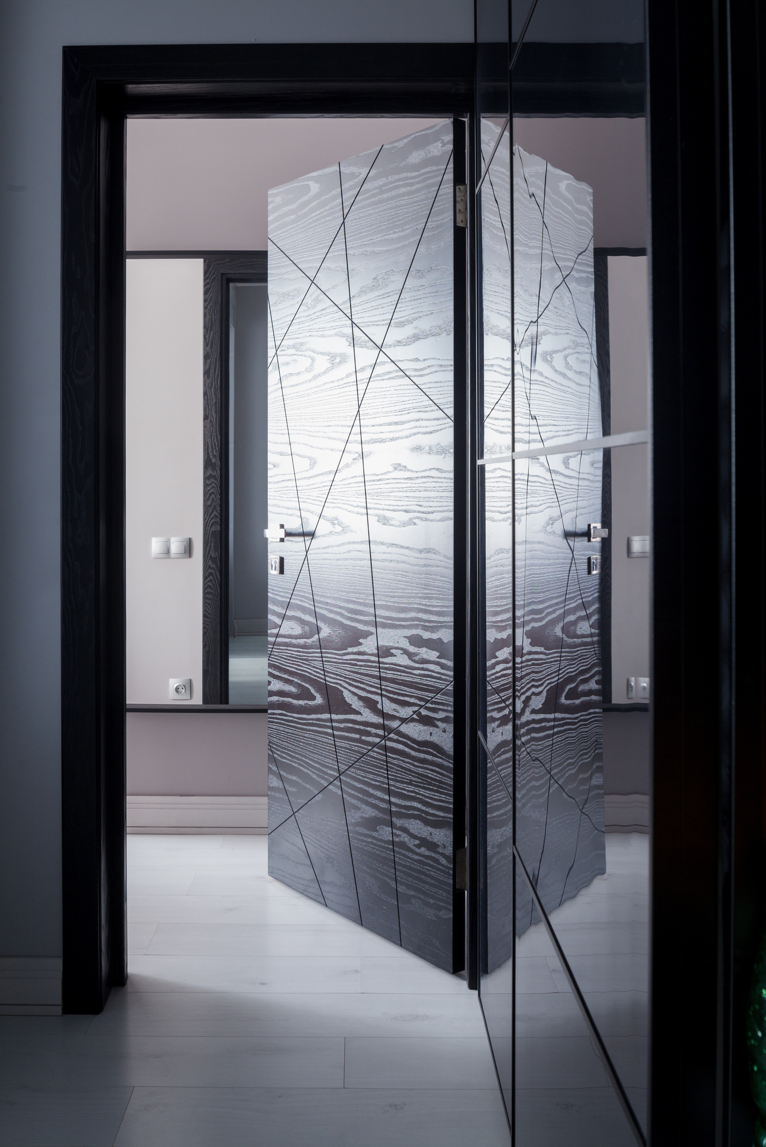 В отражении. Interior designer Nataliia Iksanova