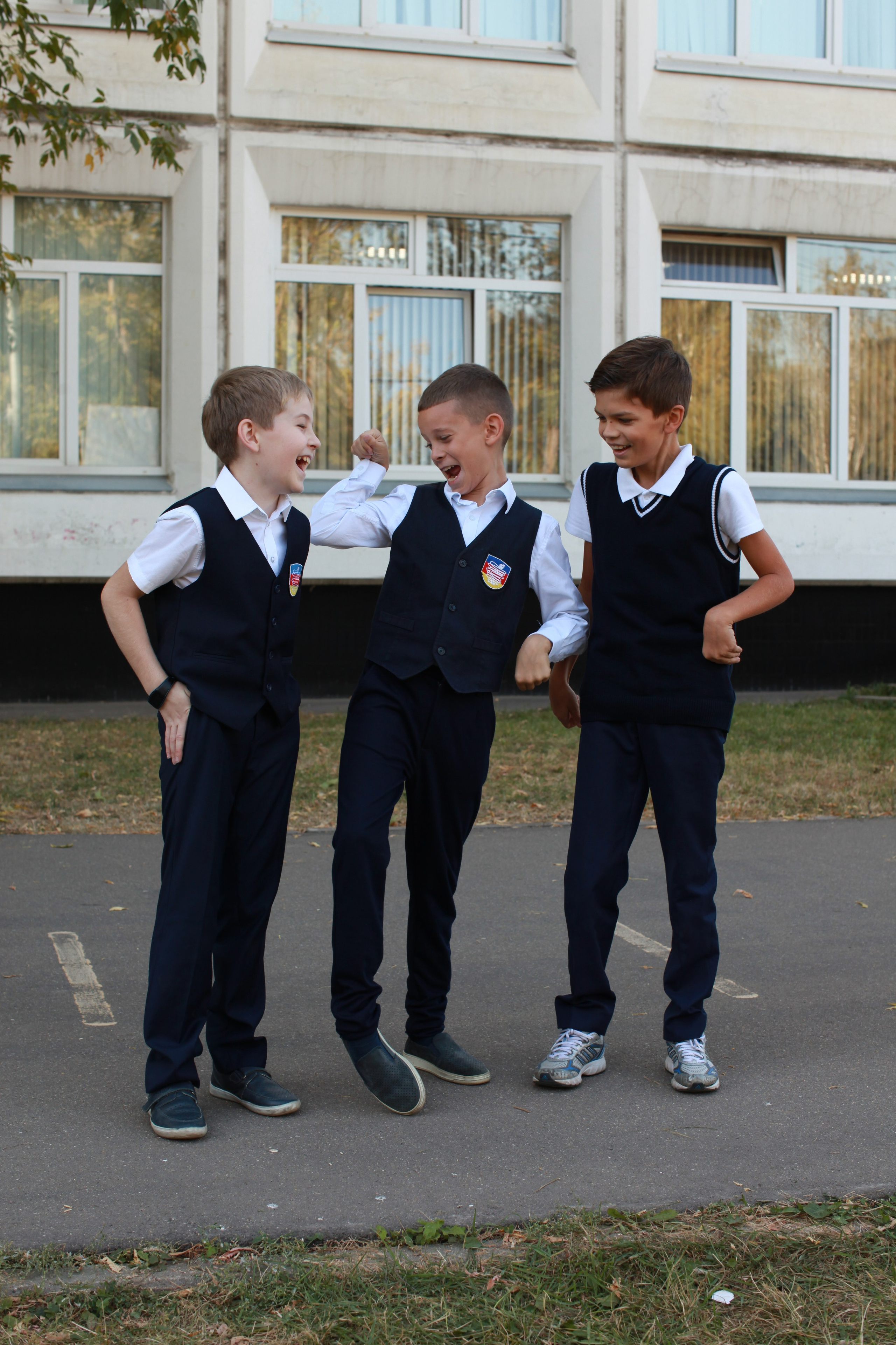 Осенняя фотосессия у школы. Выпускные альбомы Москва СВАО