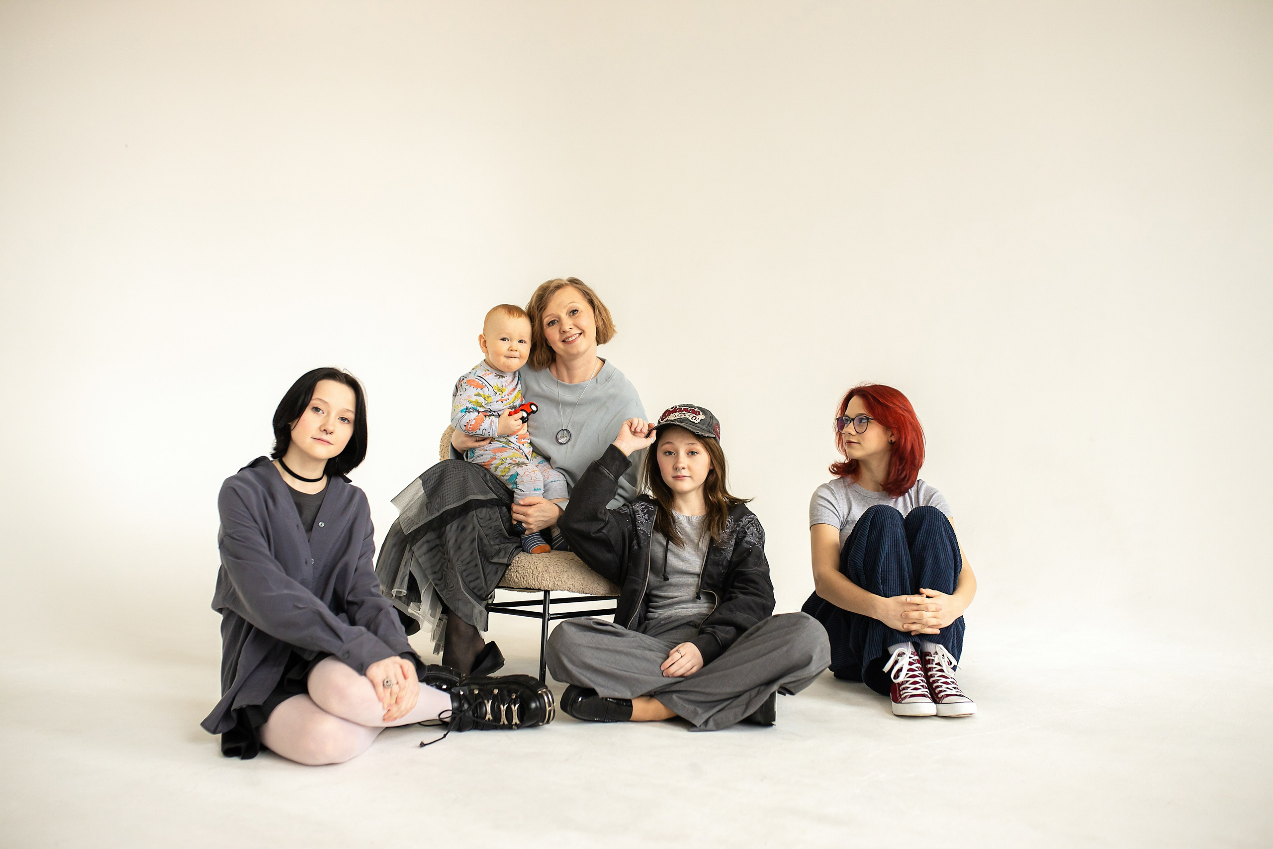 Семейная фотосессия на циклораме с естественным светом. Фотограф в Железнодорожном и Балашихе