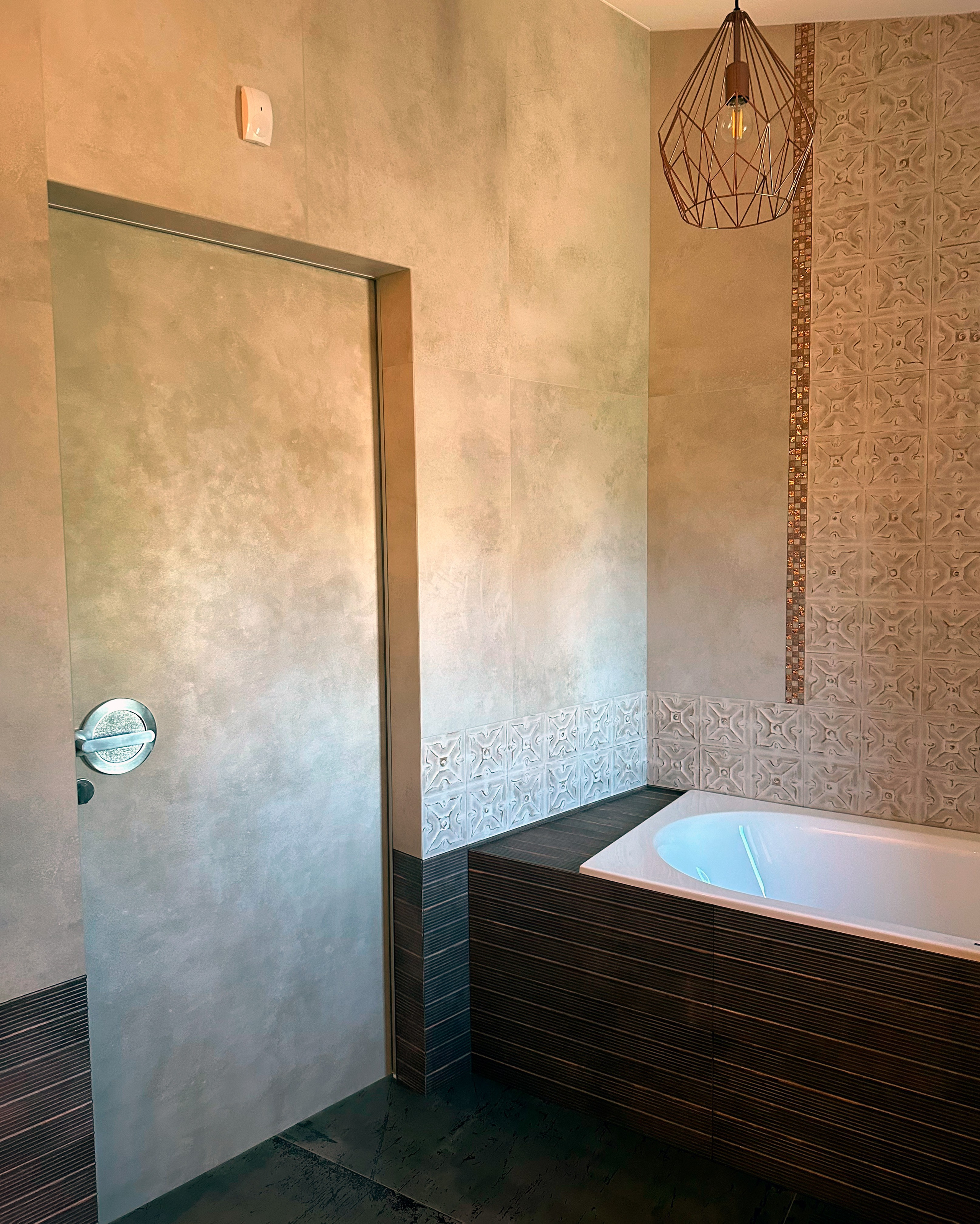 Квартира дверь в ванной комнате. SOLOMAKHINA| САЛОН ДЕКОРАТИВНЫХ ПОКРЫТИЙ|