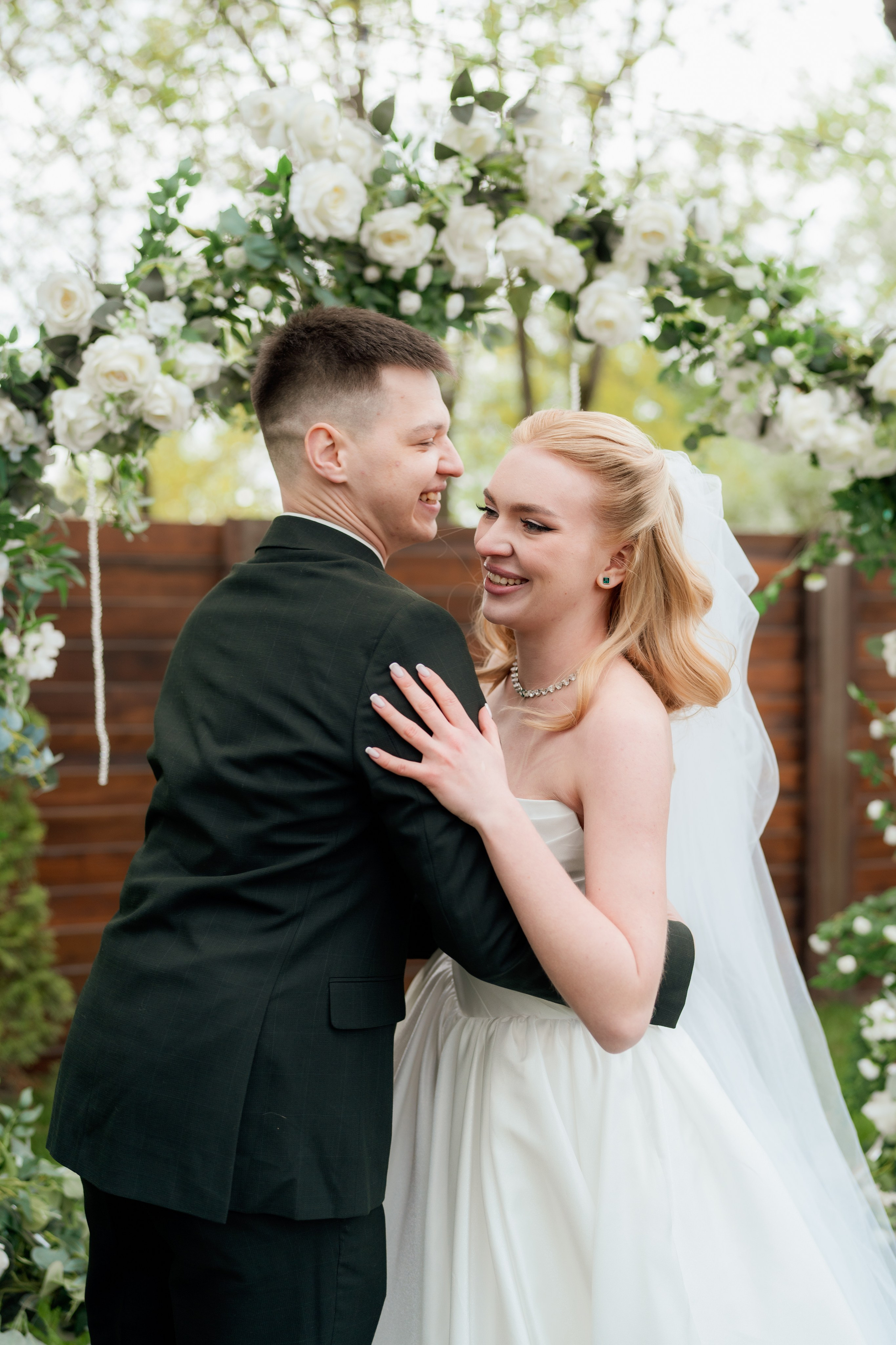 Алиса и Влад. Полный свадебный день (утро, усадьба, прогулка, выездная регистрация, банкет). Дата съемки 26.04.2025. Свадебный фотограф Москва