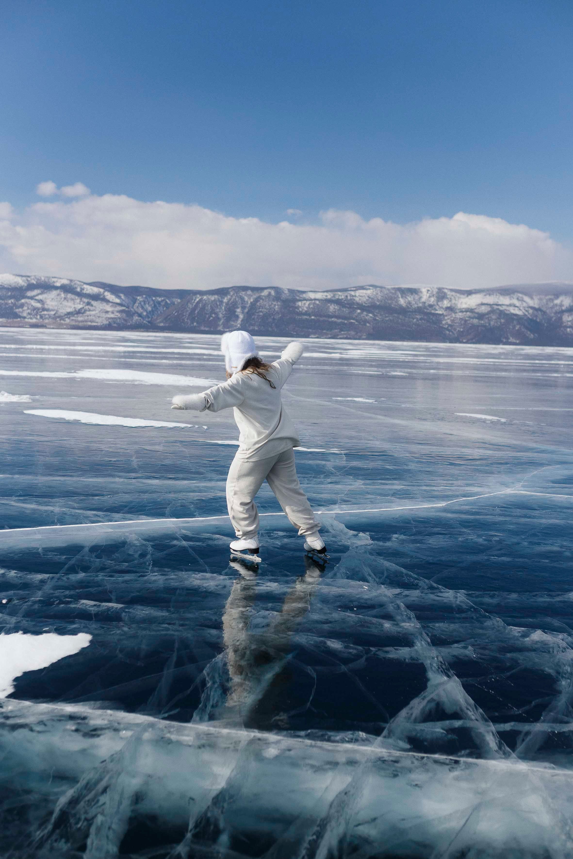 Весь день на льду. Фотограф Ольхон, Регина