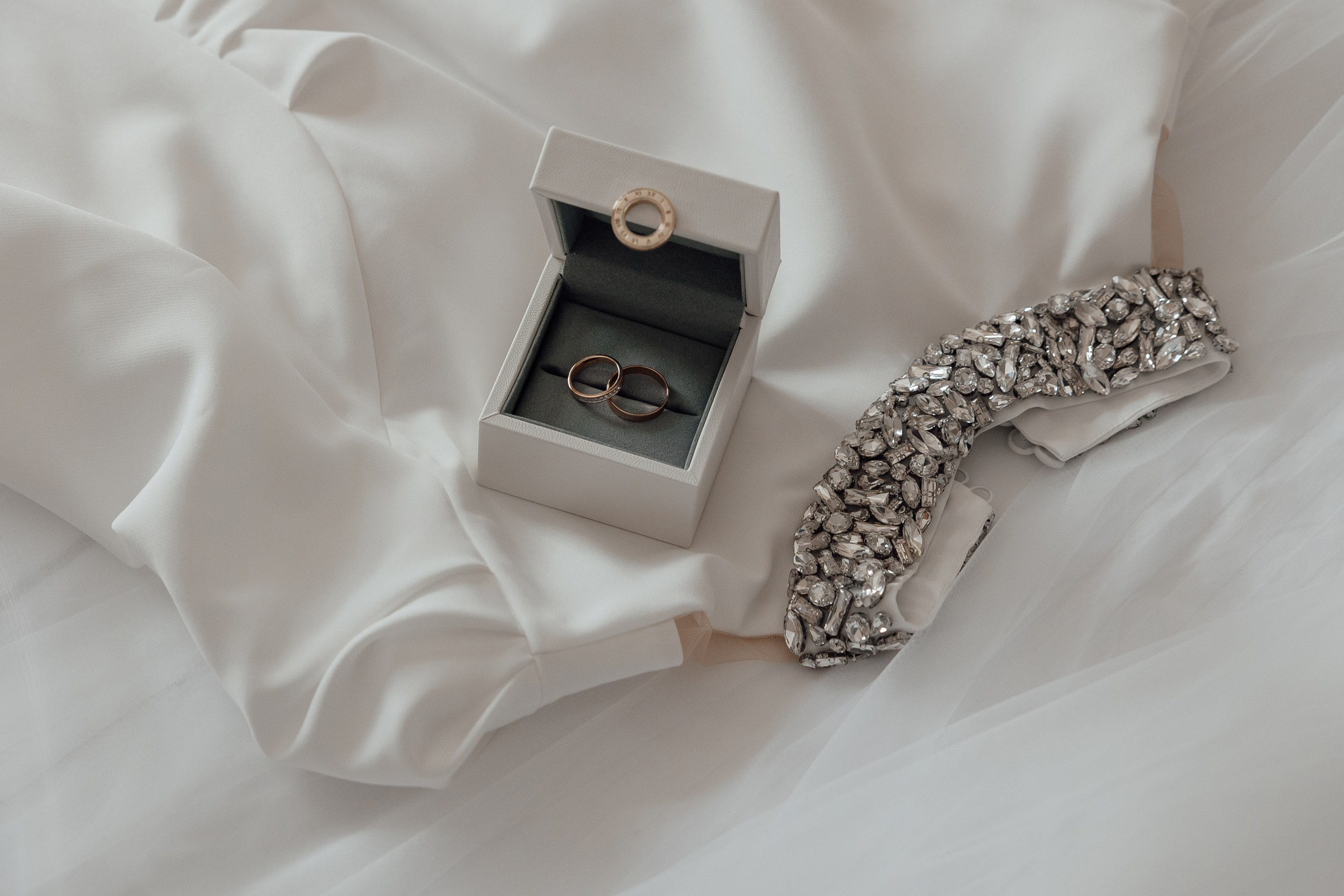 Свадебная фотосессия в гостинице Националь. Свадебный фотограф в Москве Дарья Олендарёва