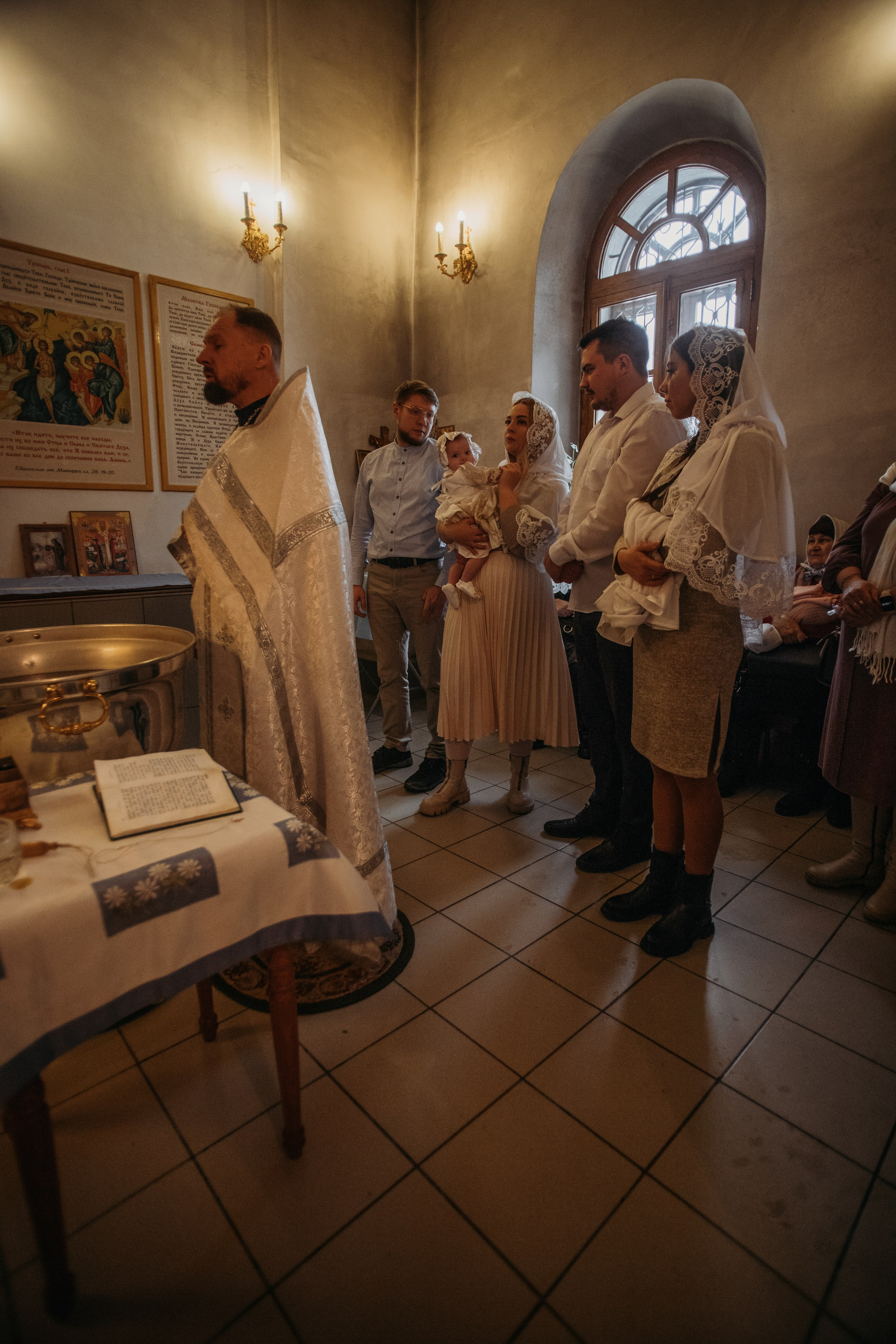 Крещение Аглаи. Венера Гайн. Репортажный фотограф  Тюмень. Обучение фотографии с 0