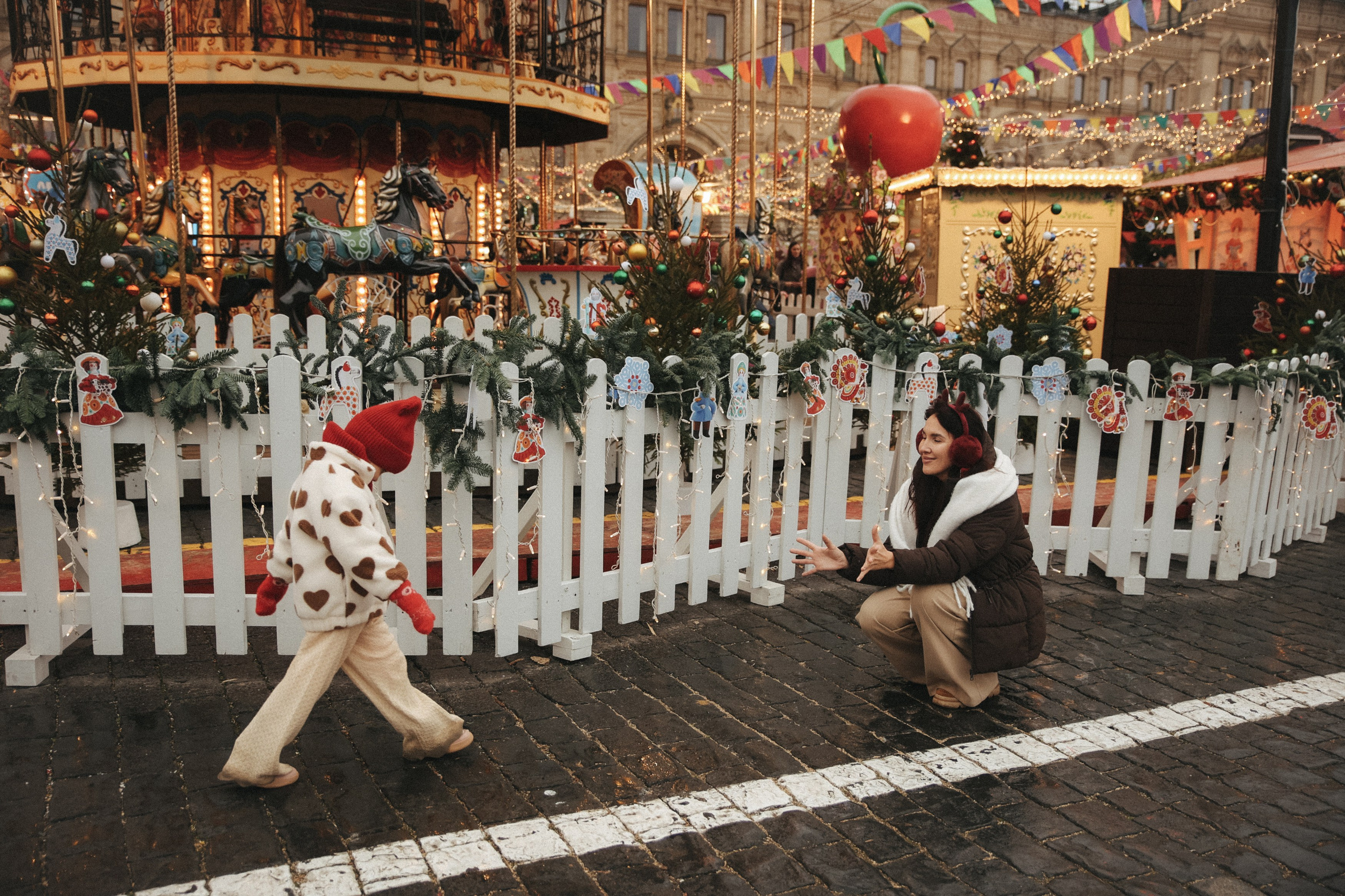 Новогодняя фотосессия на Гум ярмарка мама и дочка. Фотограф Владимир Москва