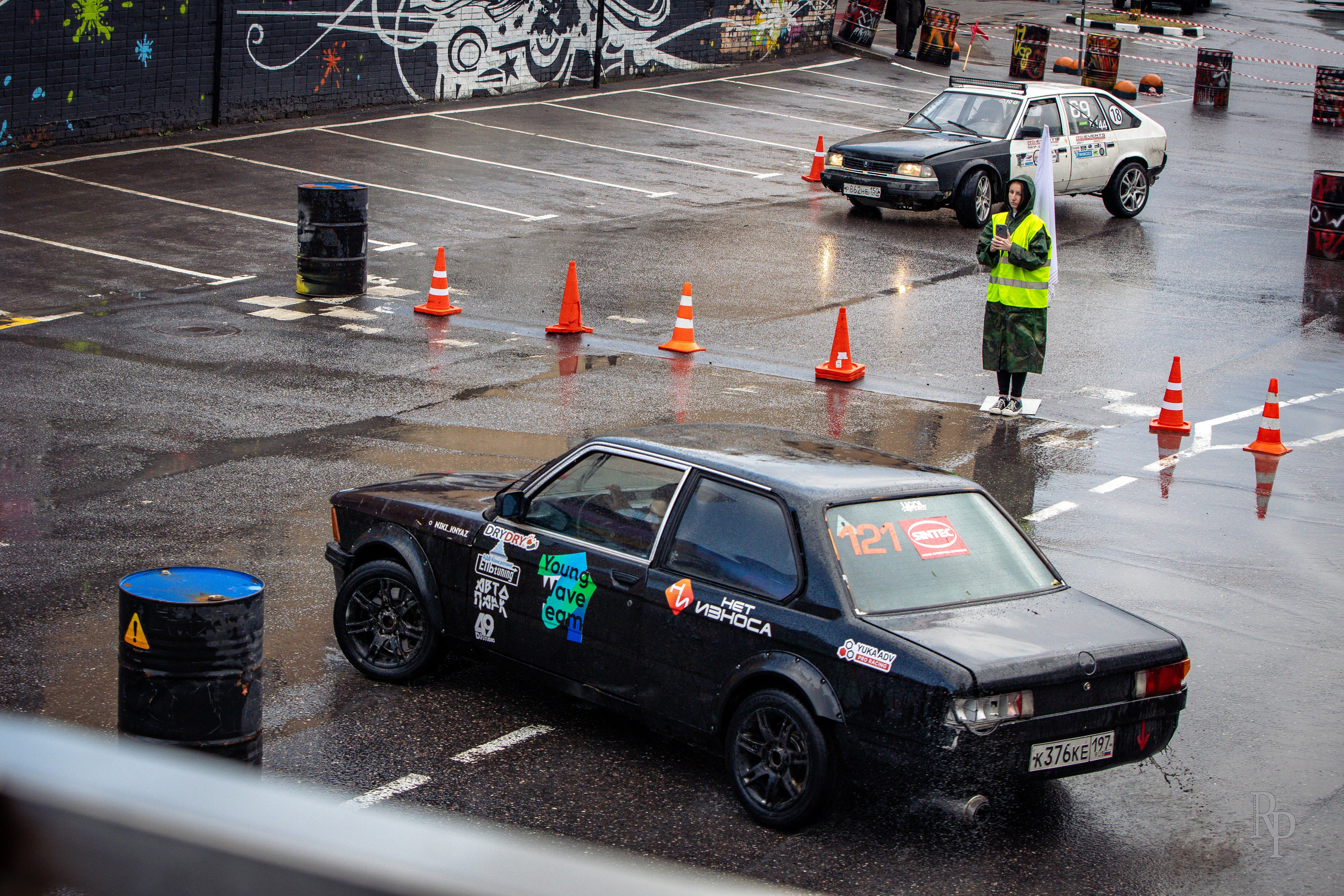 SHOWDOWN. Rusty Photographer