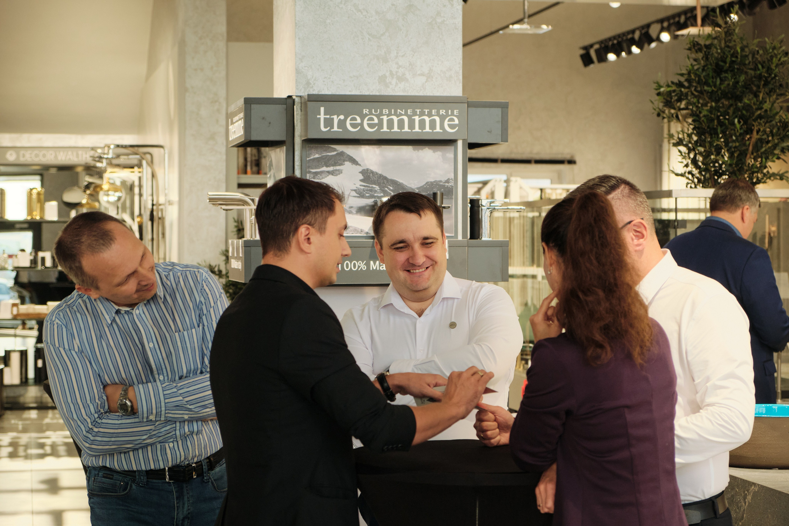 Открытие салона 100 градусов. Антон Ив