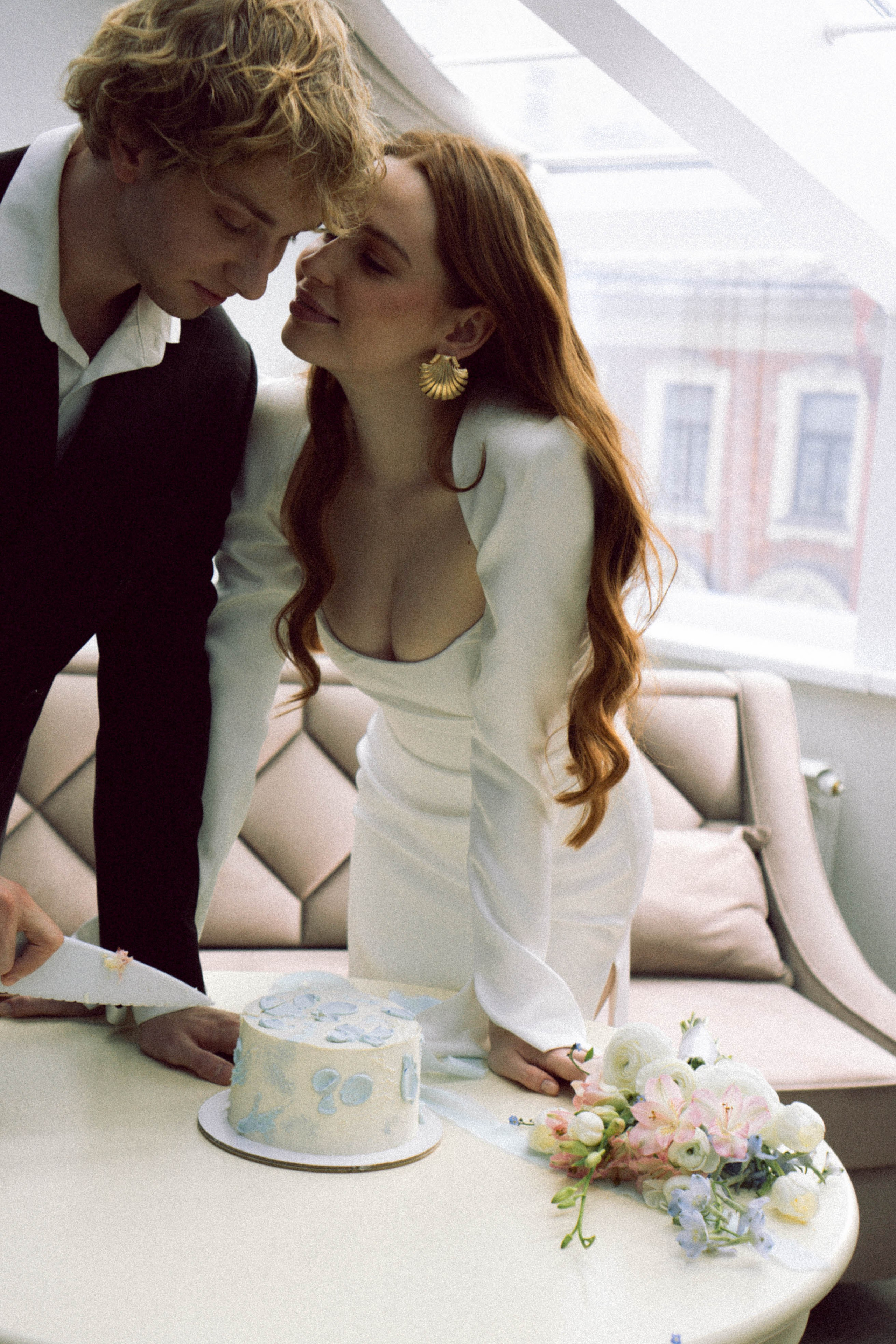 СВАДЕБНАЯ СЬЕМКА В ОТЕЛЕ. СБОРЫ ЖЕНИХА И НЕВЕСТЫ И ТАКЖЕ ТОР И ПОДГОТОВКА К ПРОГУЛКЕ. Профессиональный фотограф, Санкт-Петербург — Виктория Богомолова