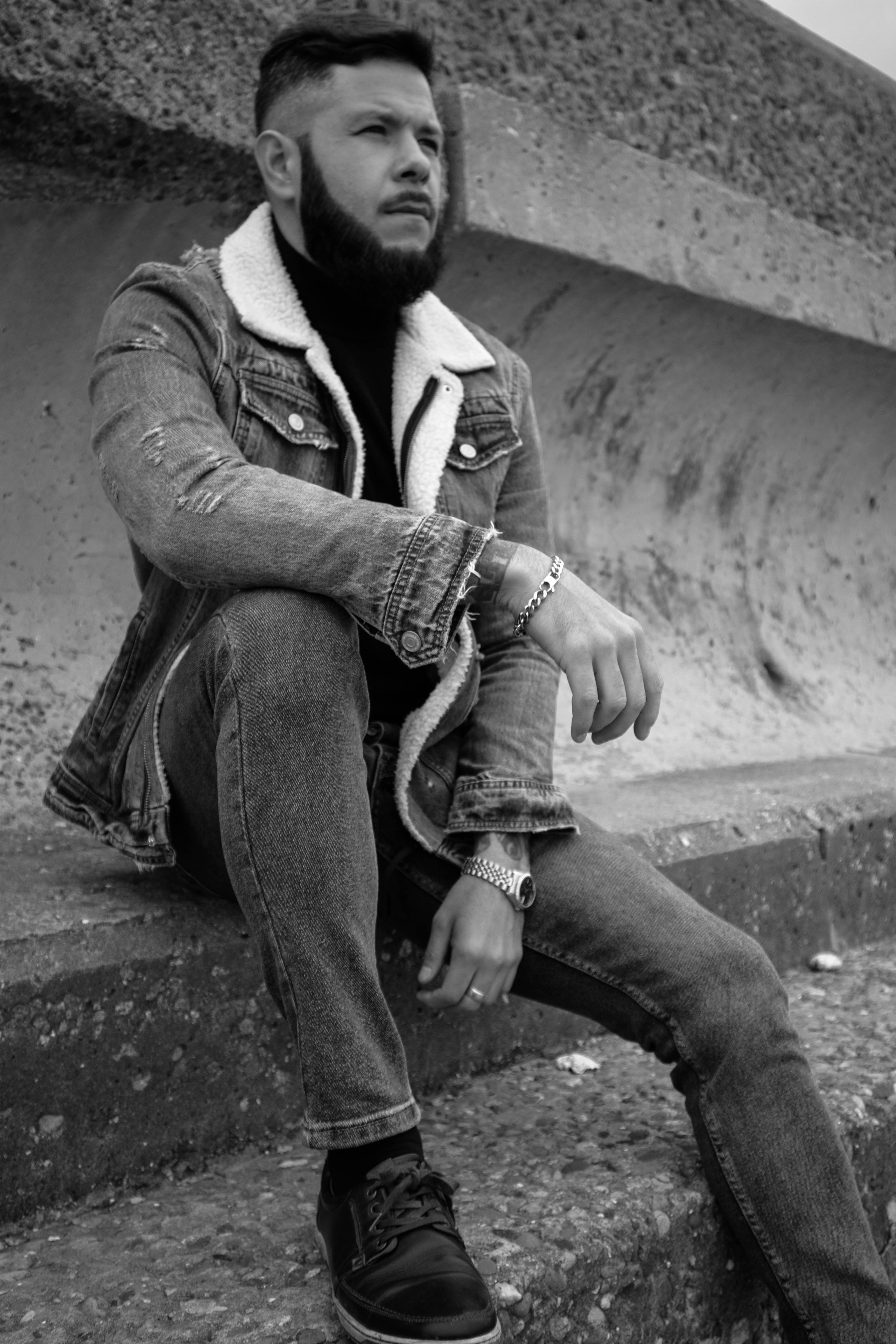 О. Уличный фотограф Города N