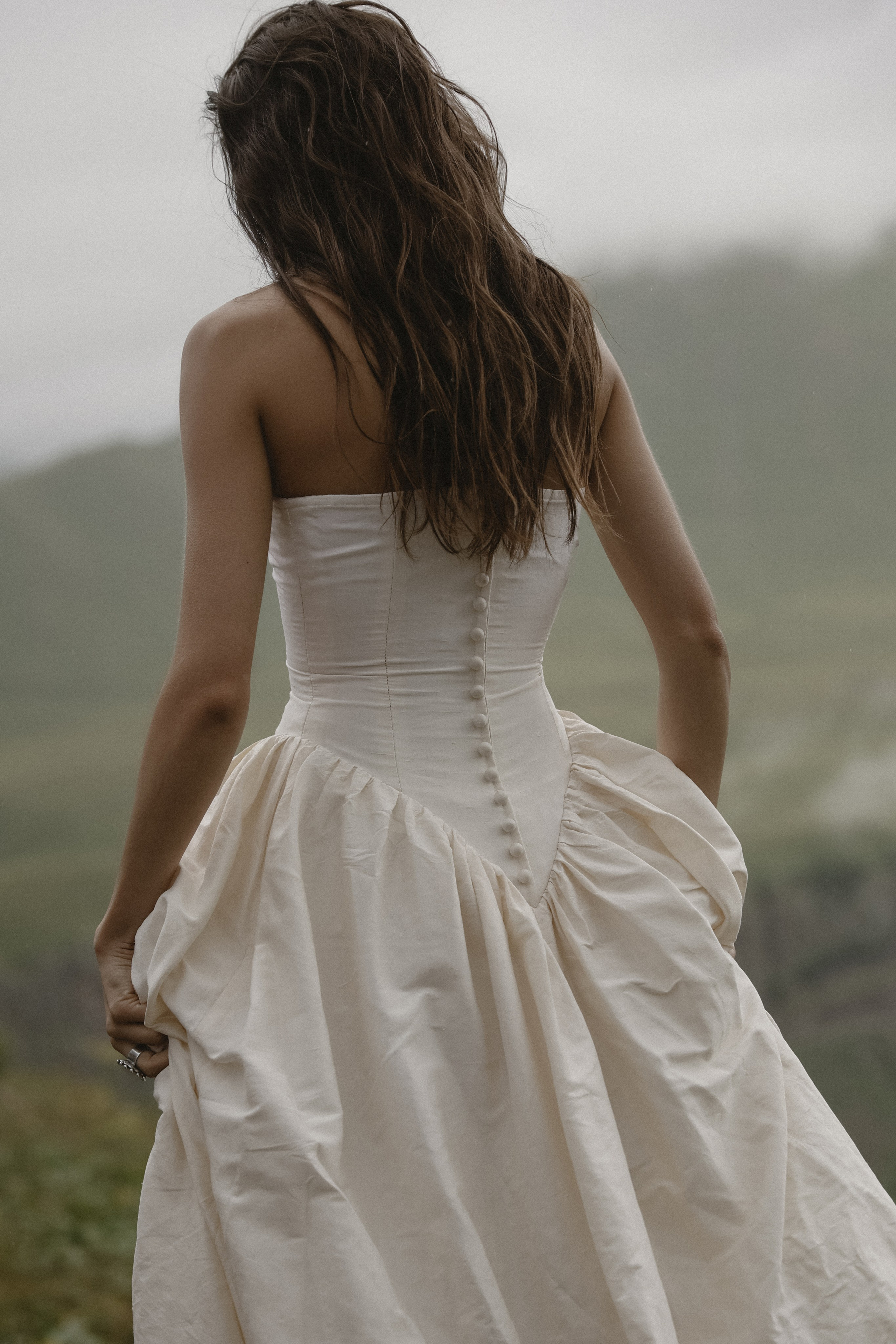 Утро невесты в глэмпинге свадебная фотосессия на Джилы-Су Приэльбрусье. Свадебный, репортажный и портретный фотограф Сочи, Краснодар. Александра Зайцева