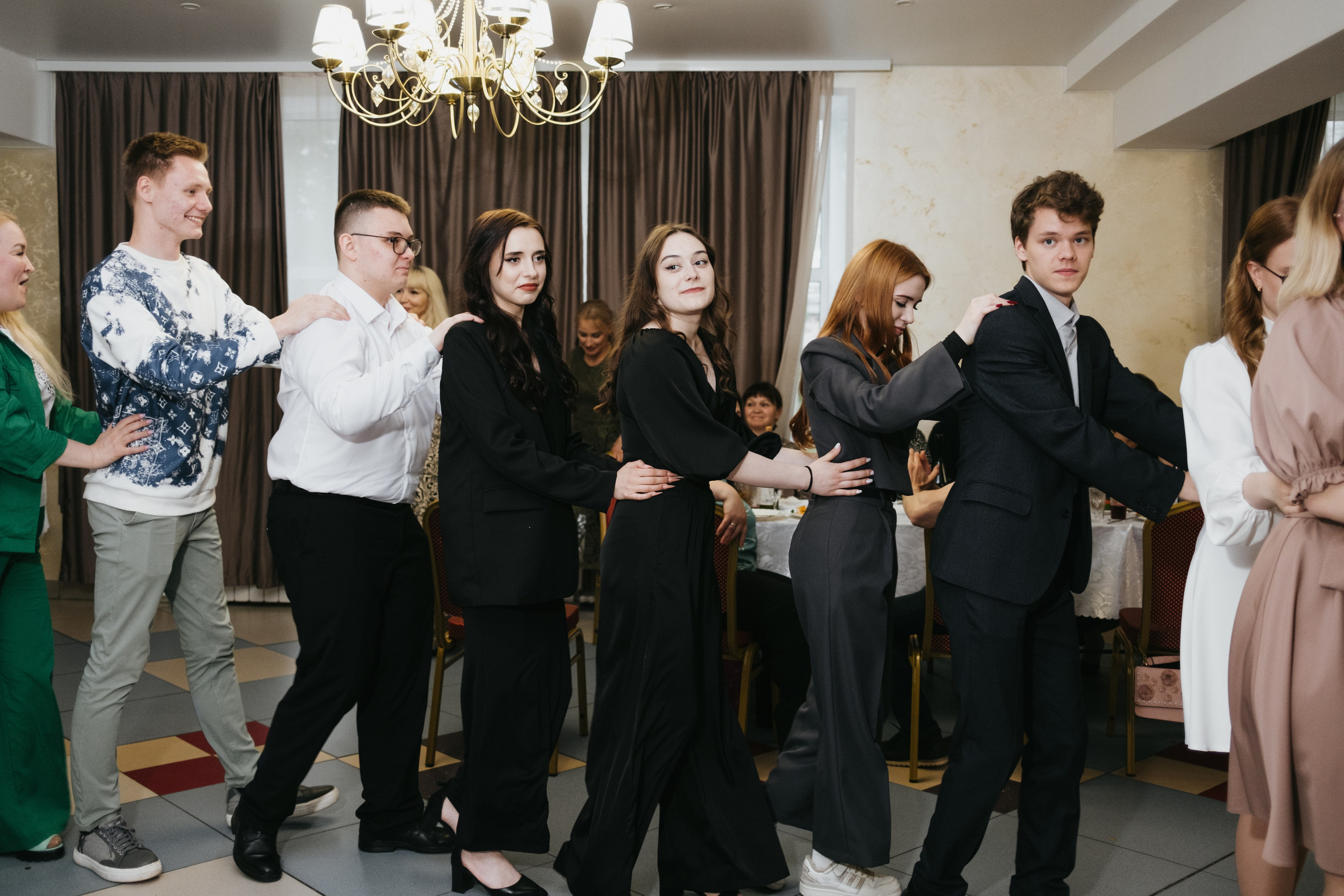 Выпускной 11 класс школы № 30. Свадебный и репортажной фотограф Денис Ожигин в Краснодаре и Краснодарском крае