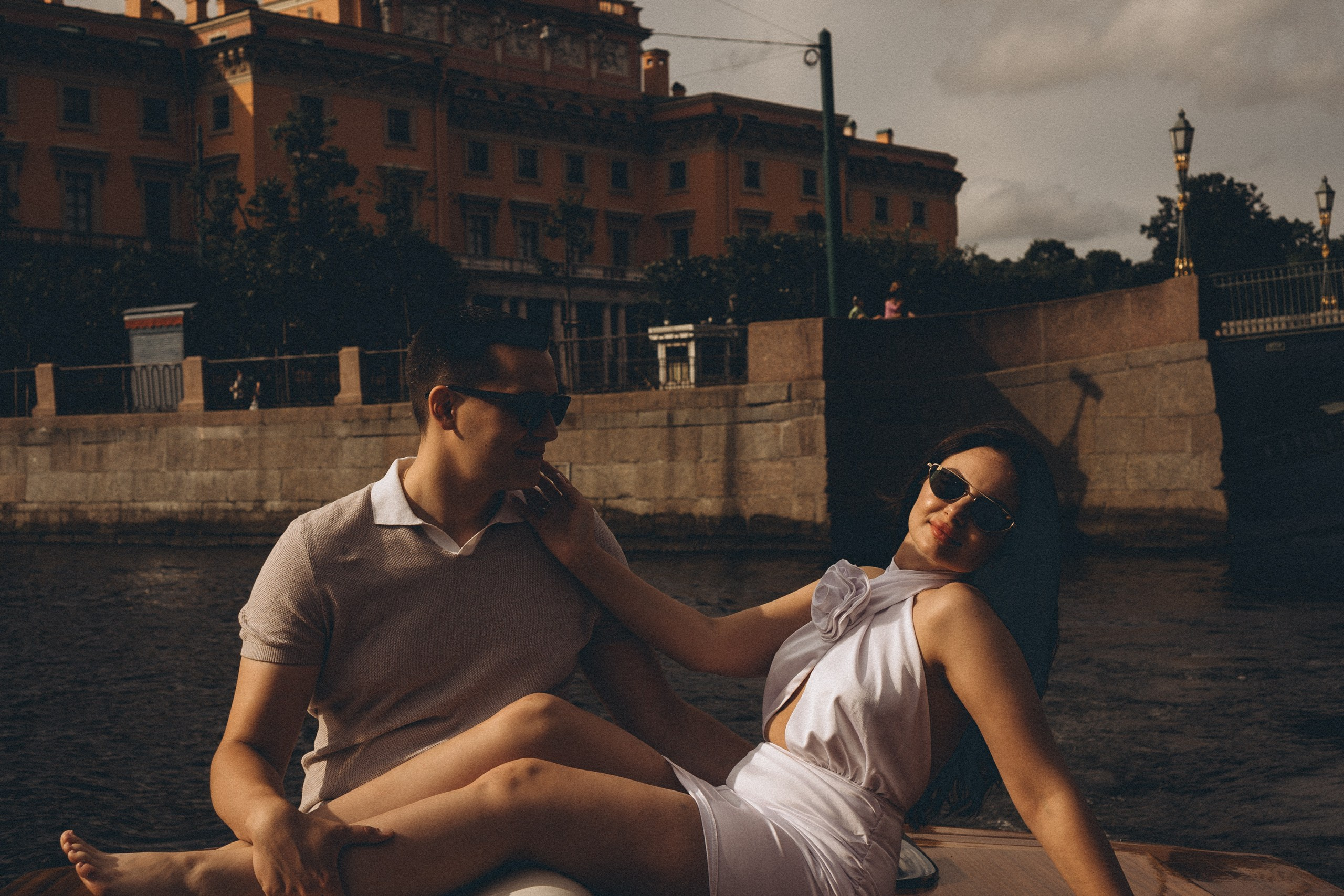 СВАДЕНБНАЯ СЬЕМКА НА КАТЕРЕ ПО КАНАЛАМ САНКТ-ПЕТЕРБУРГА И В АКВАТОРИИ НЕВЫ. Профессиональный фотограф, Санкт-Петербург — Виктория Богомолова